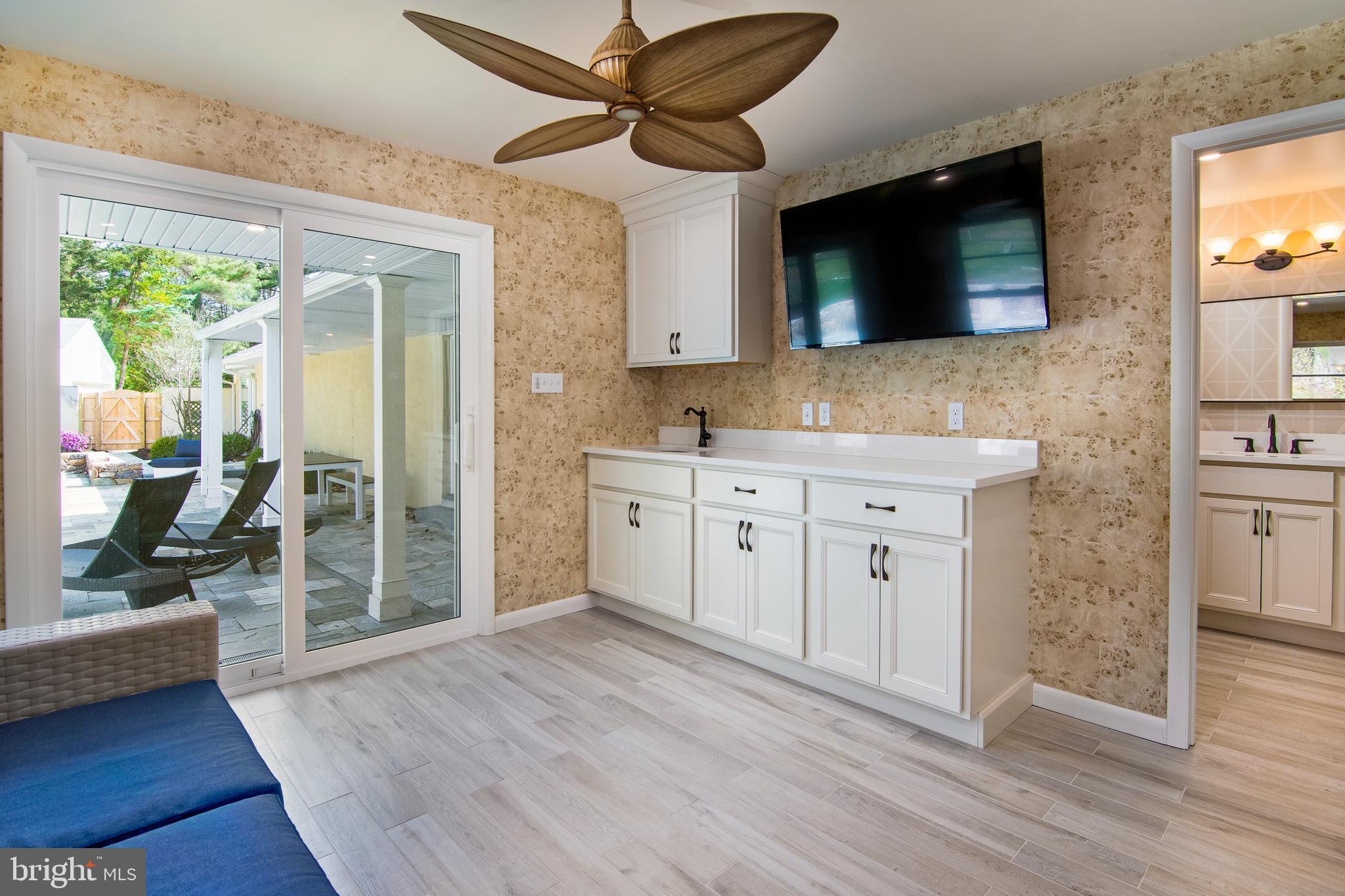 GLADWYNE - Residential