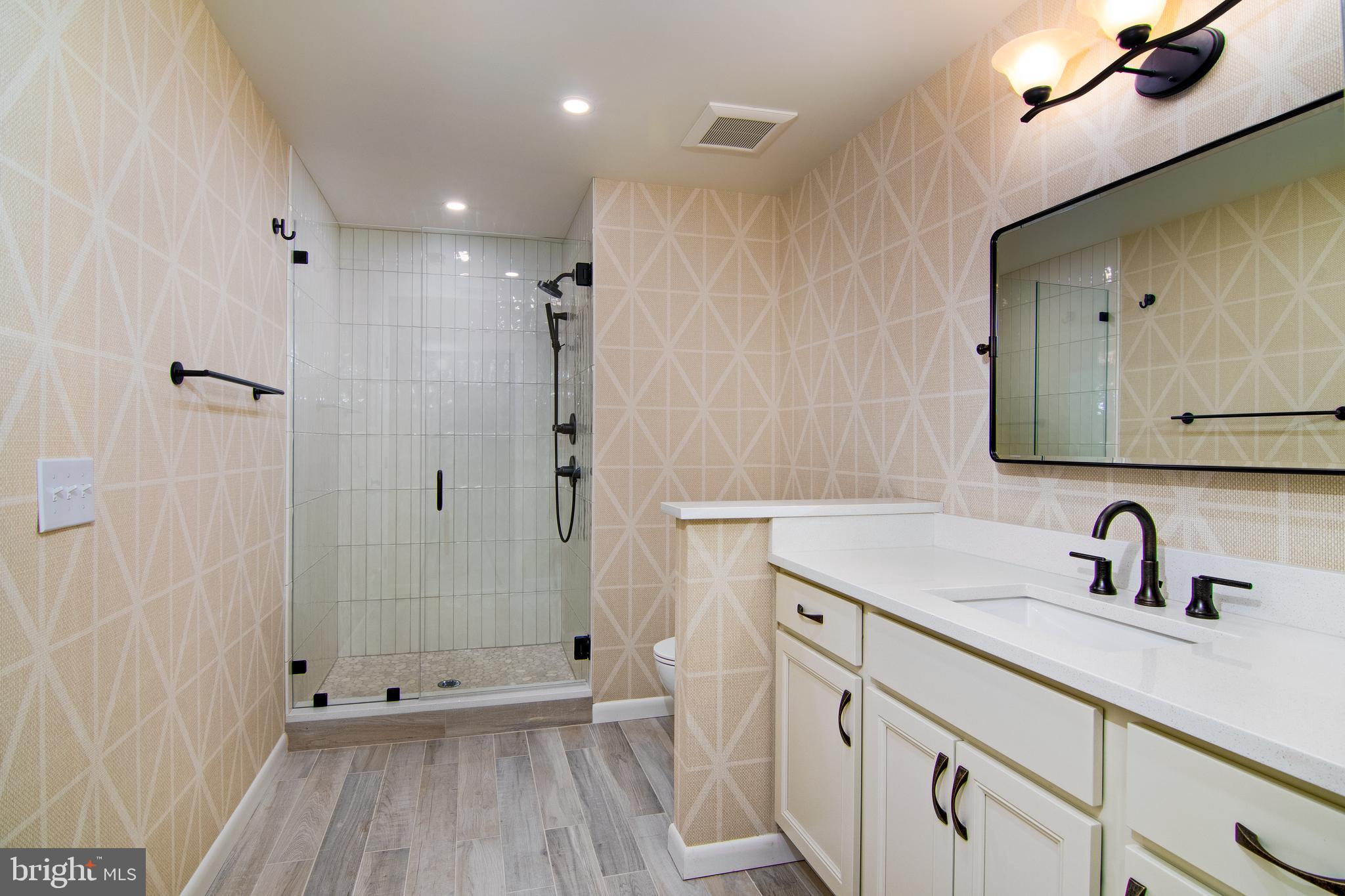 GLADWYNE - Residential