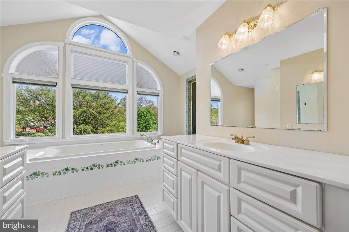 ANCIENT OAK - Residential