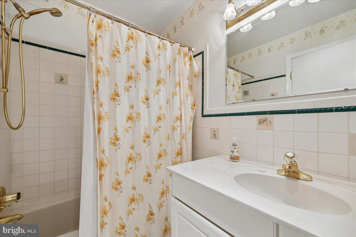 ANCIENT OAK - Residential