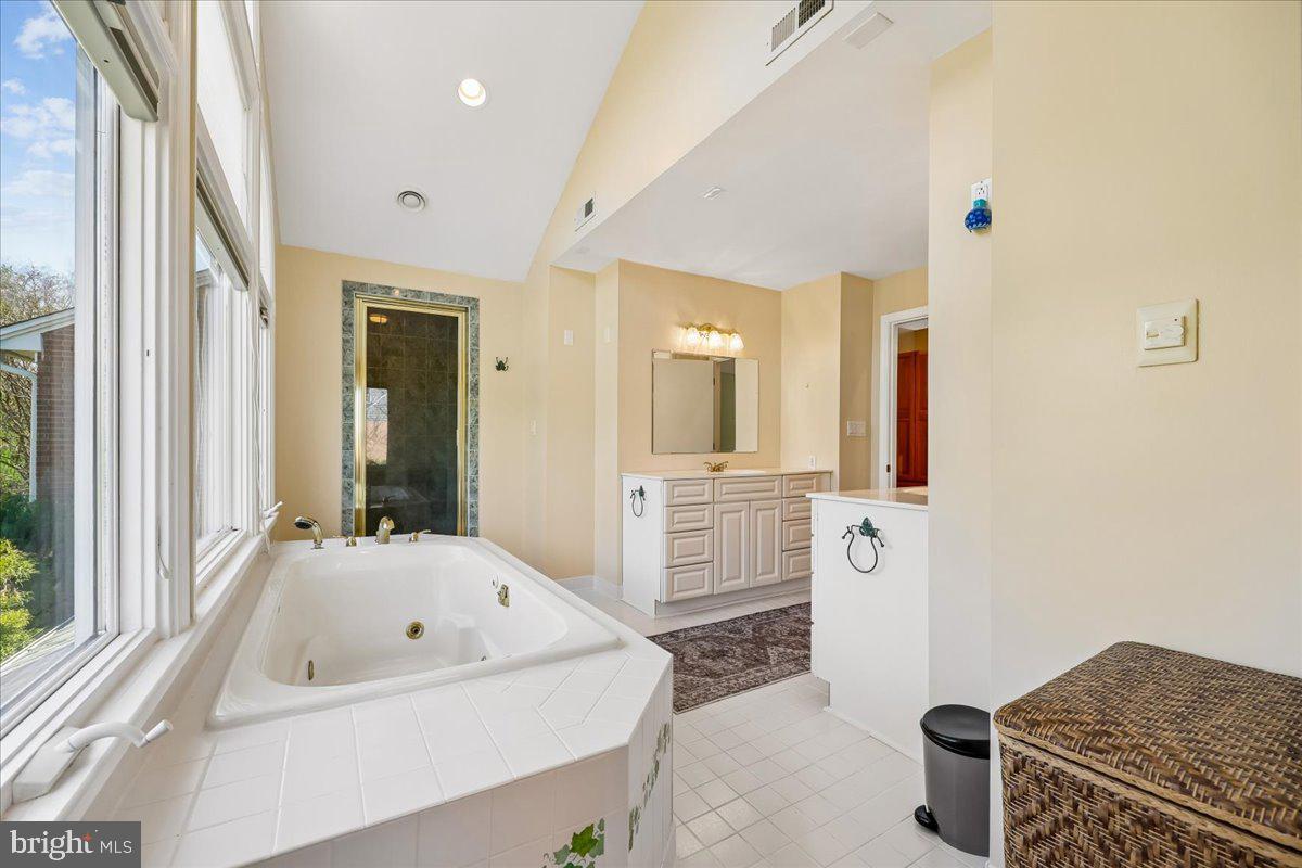 ANCIENT OAK - Residential