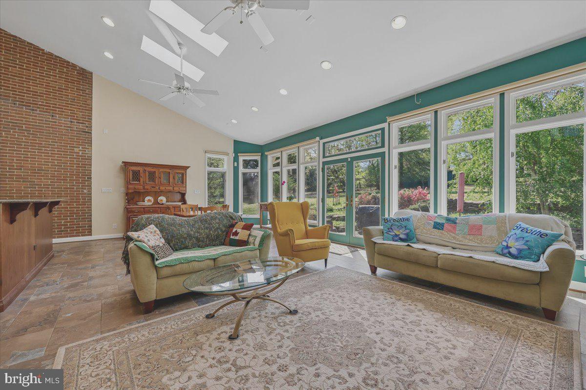 ANCIENT OAK - Residential