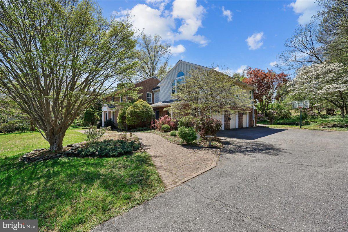 ANCIENT OAK - Residential