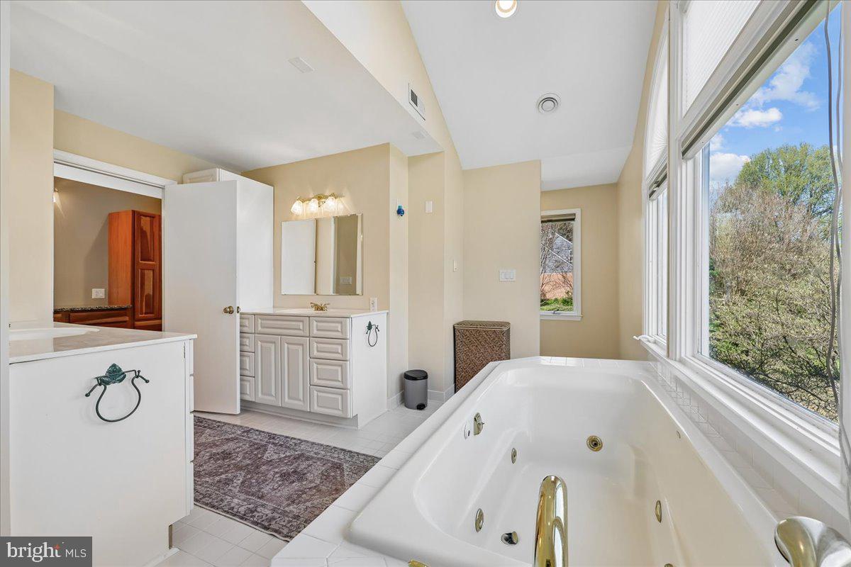 ANCIENT OAK - Residential