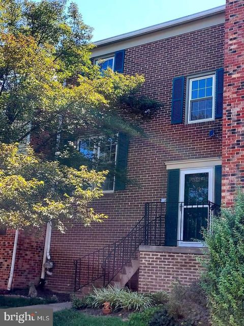 1081 TOTTENHAM COURT STERLING VA 20164
