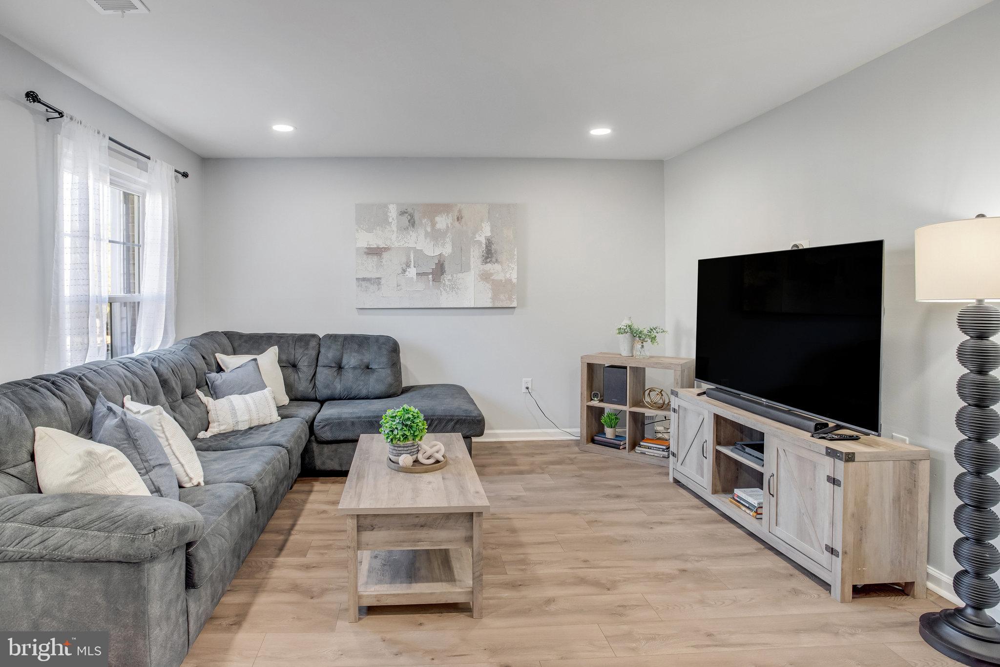 VILLAGE GATE - Residential