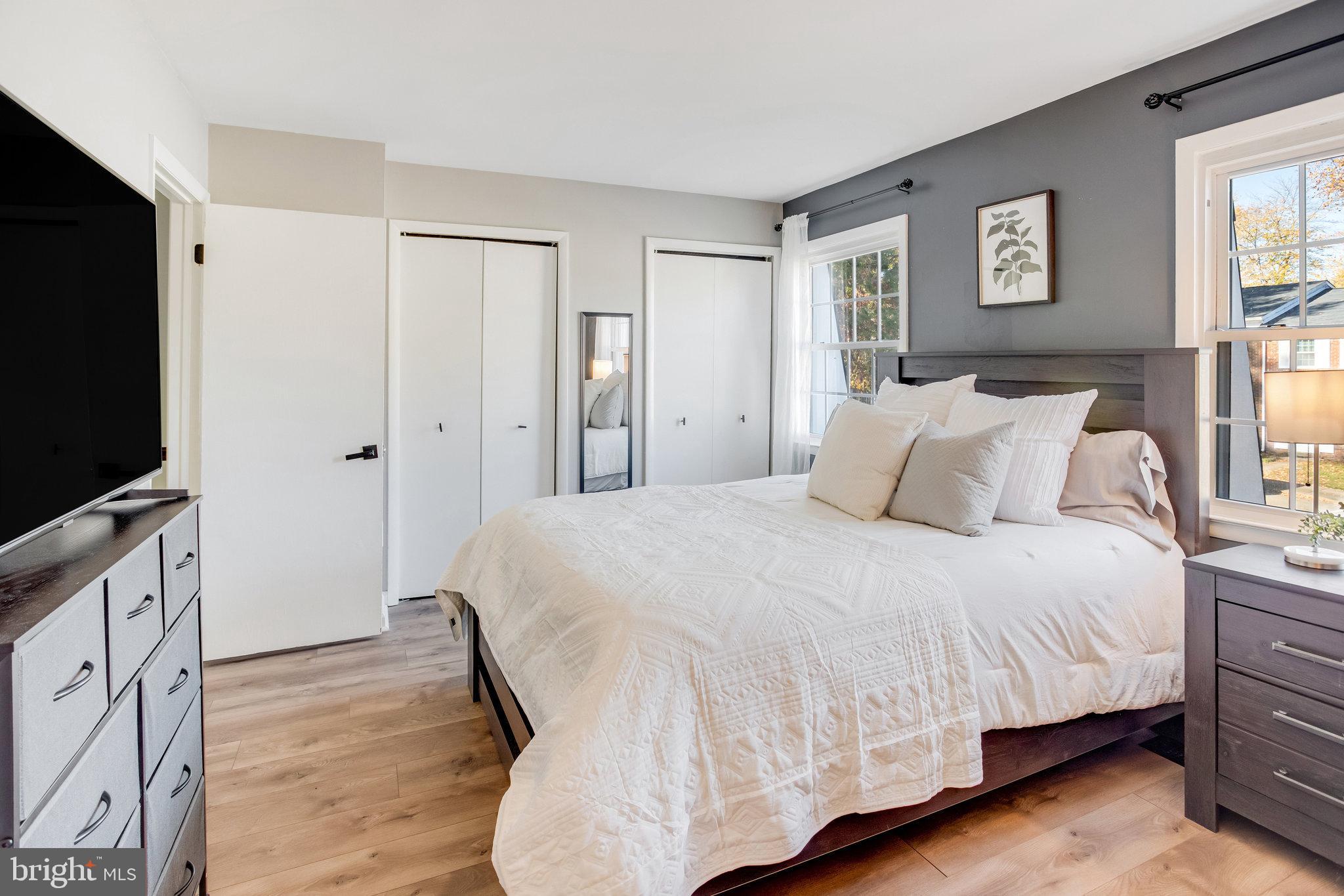 VILLAGE GATE - Residential