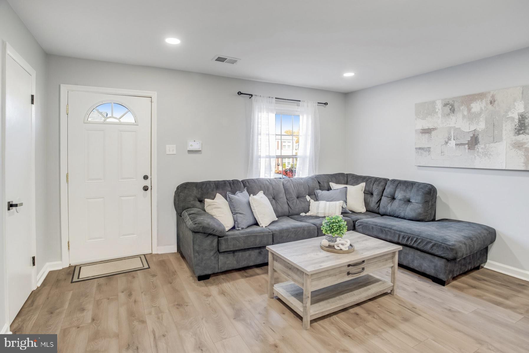 VILLAGE GATE - Residential