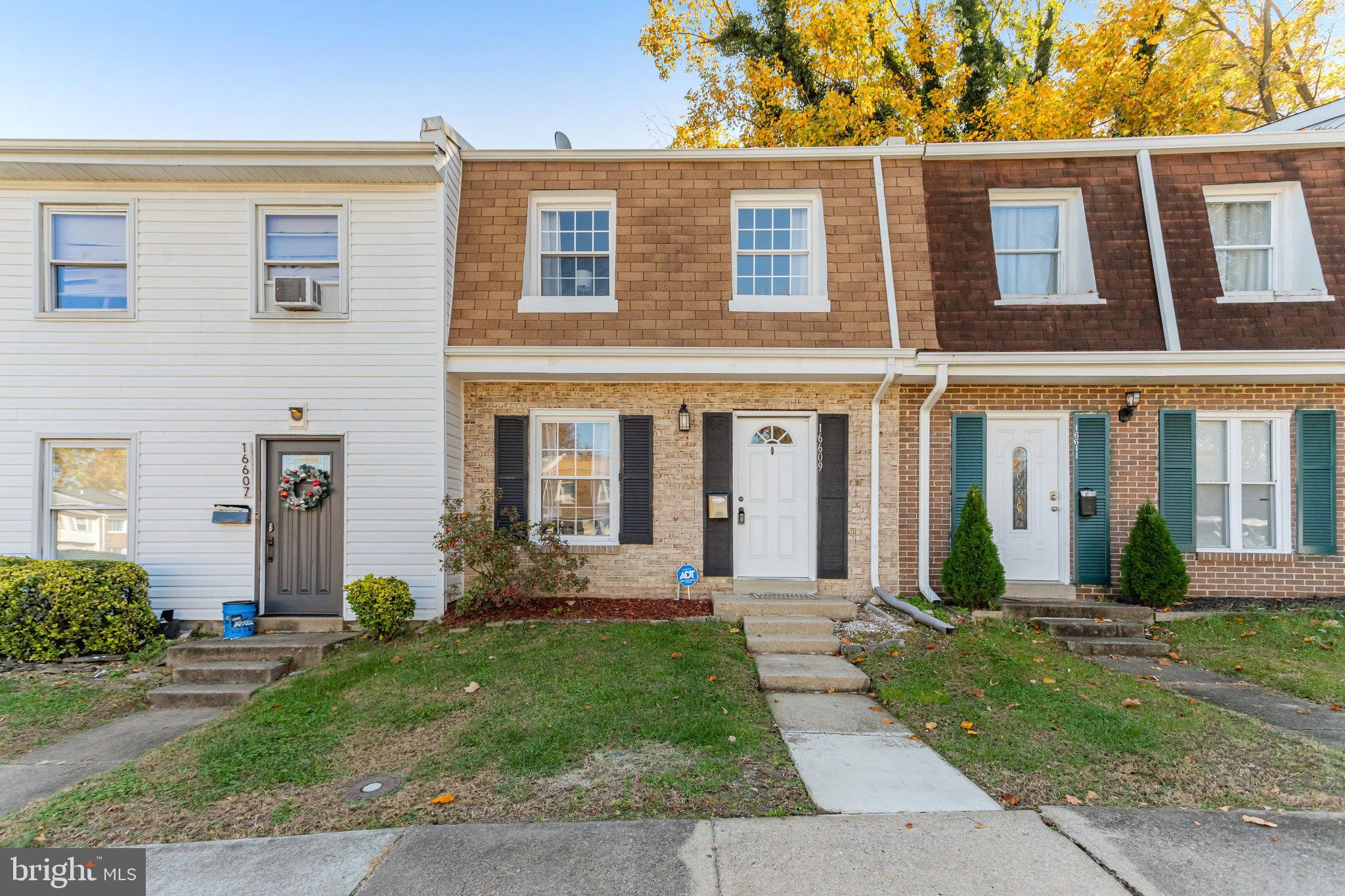 VILLAGE GATE - Residential