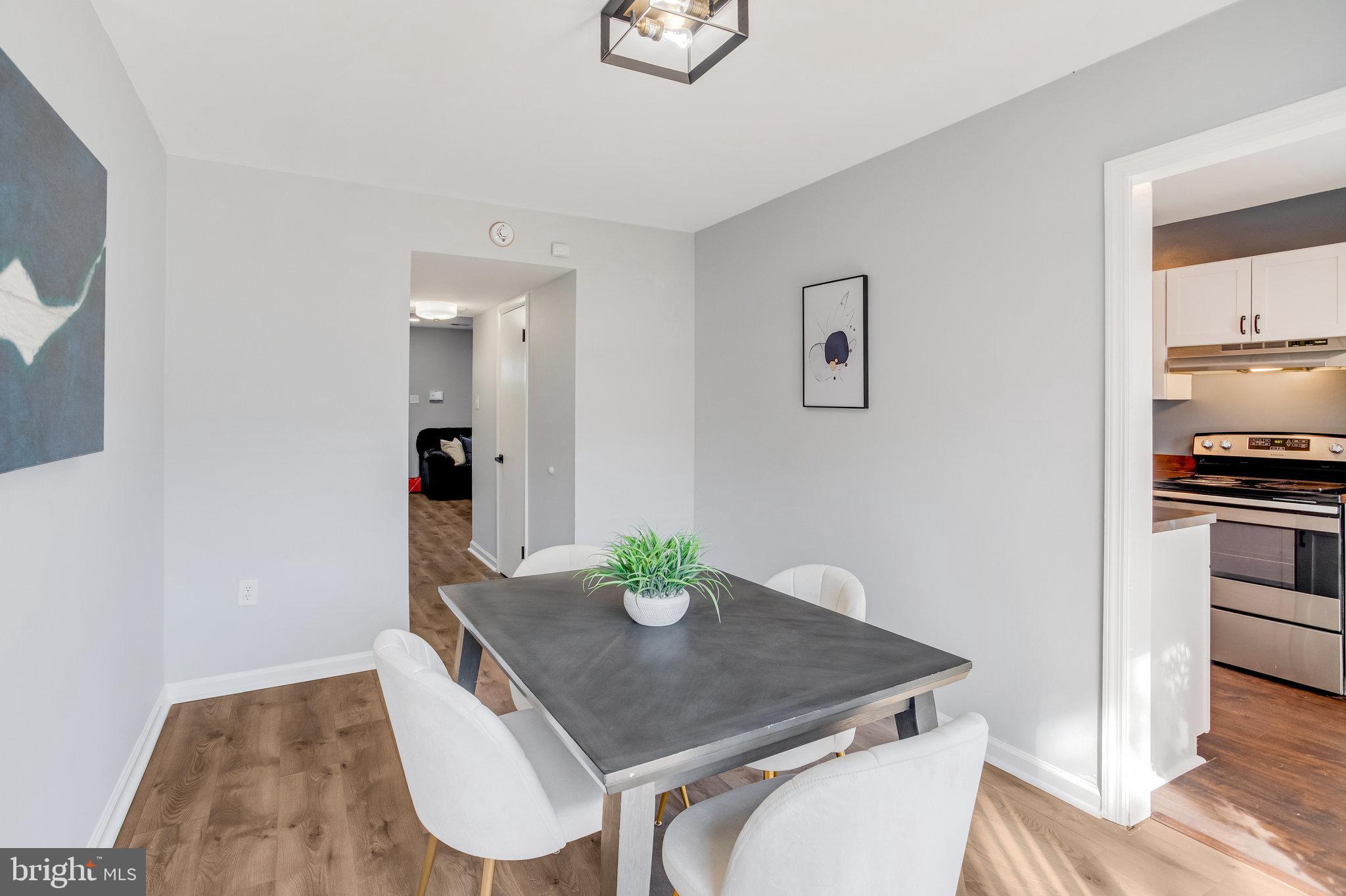 VILLAGE GATE - Residential