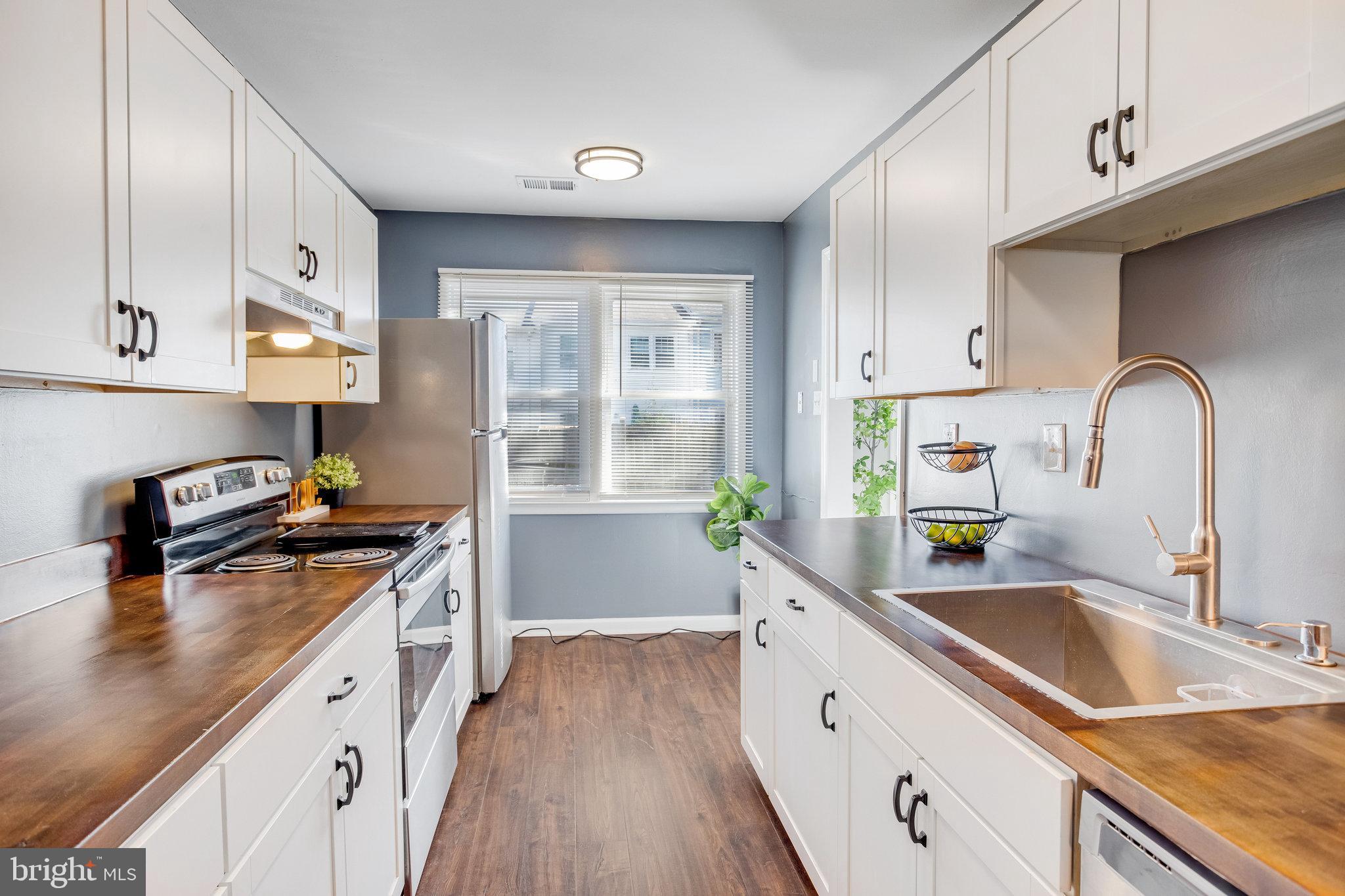 VILLAGE GATE - Residential