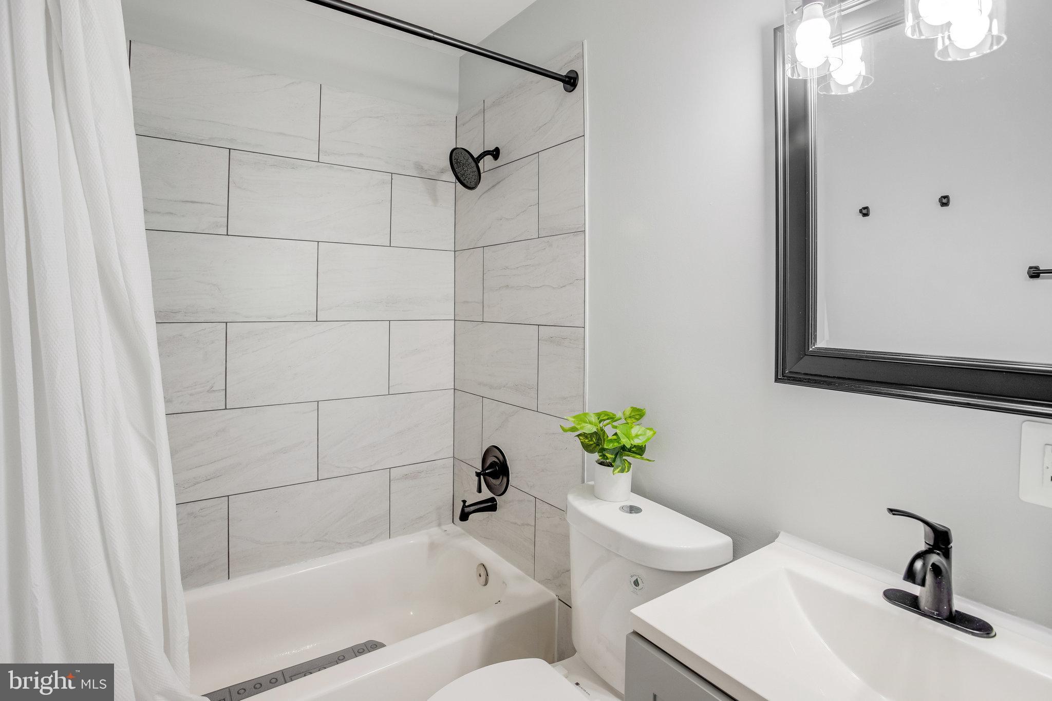 VILLAGE GATE - Residential