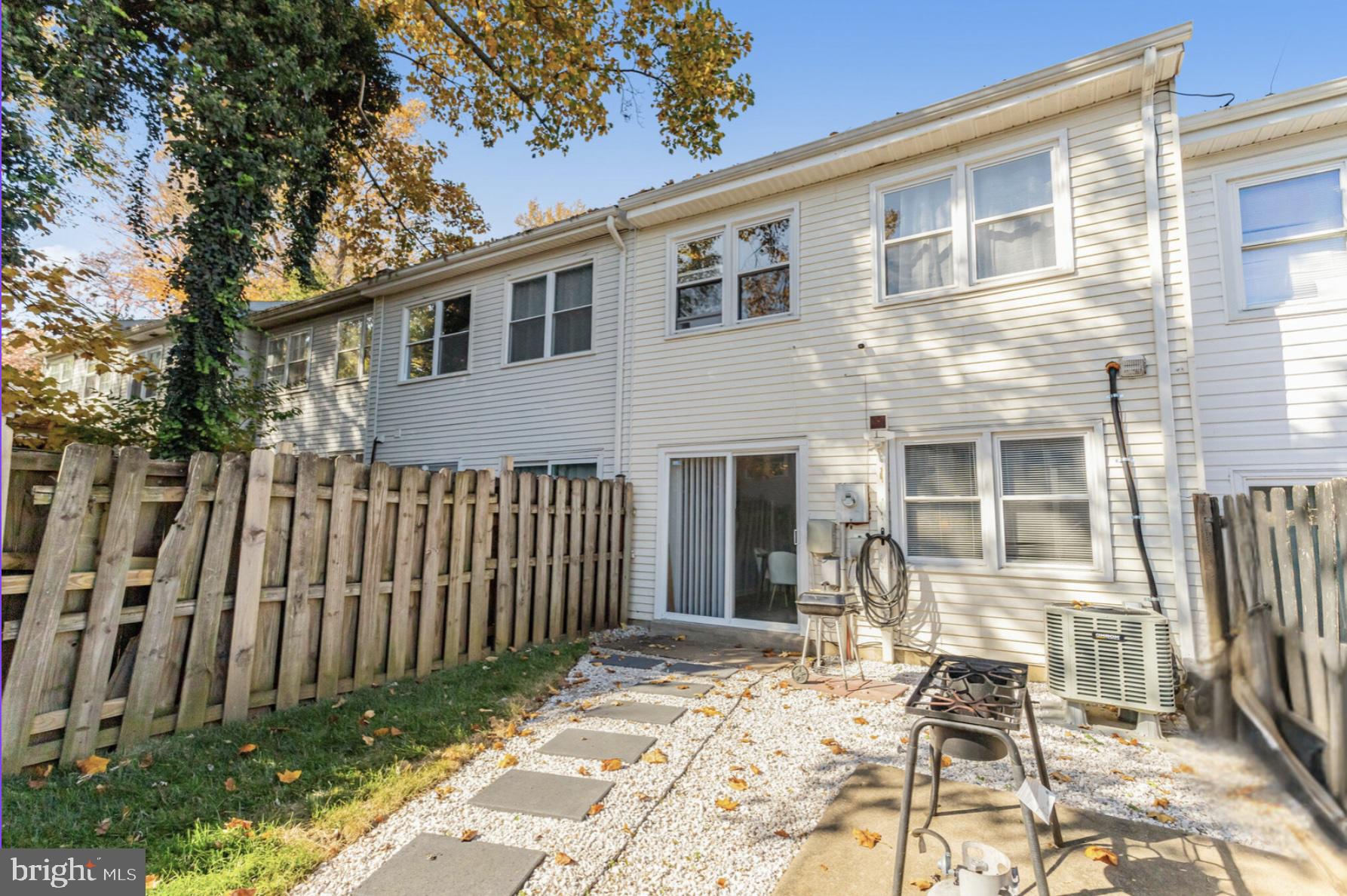 VILLAGE GATE - Residential