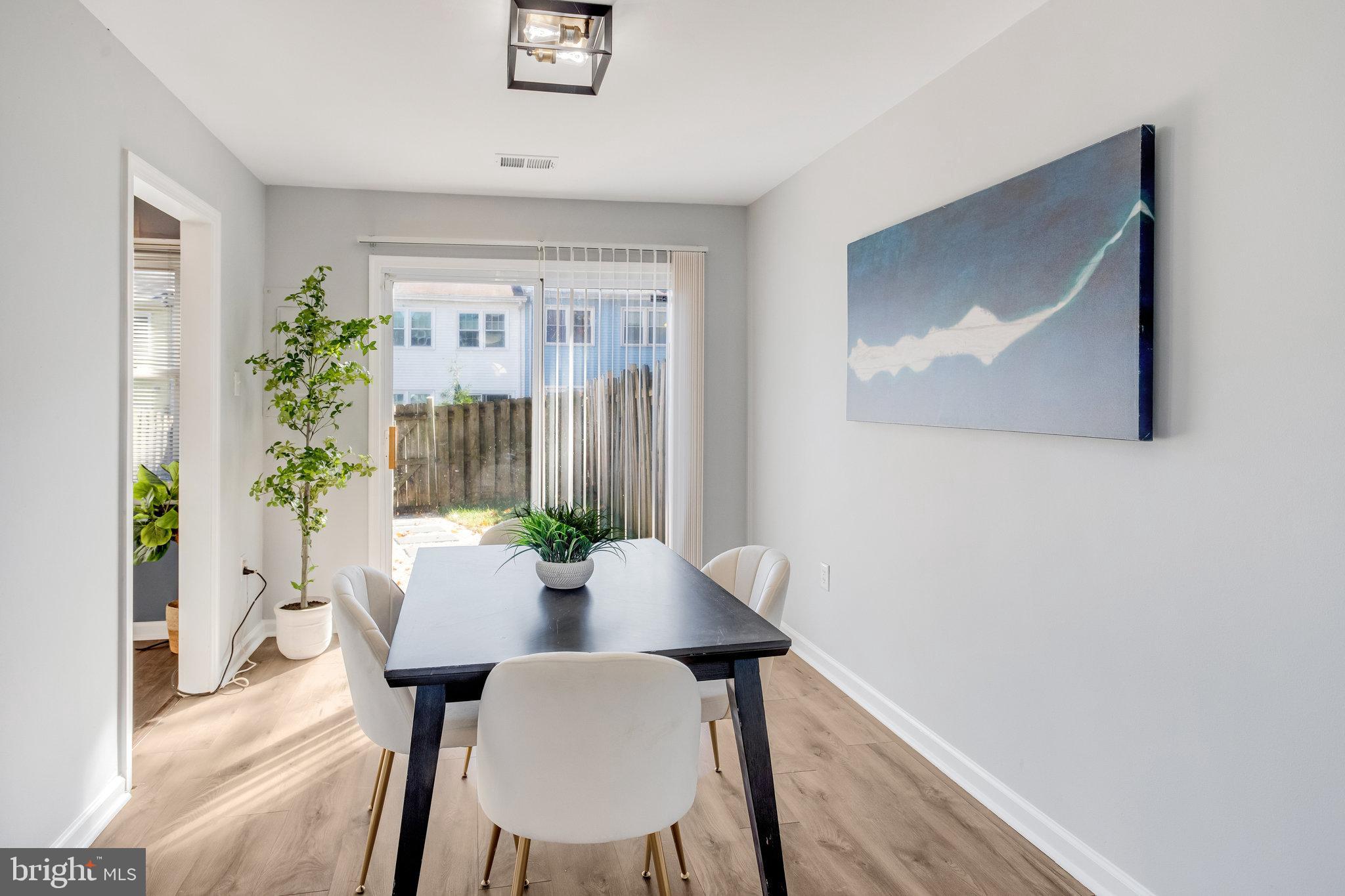 VILLAGE GATE - Residential