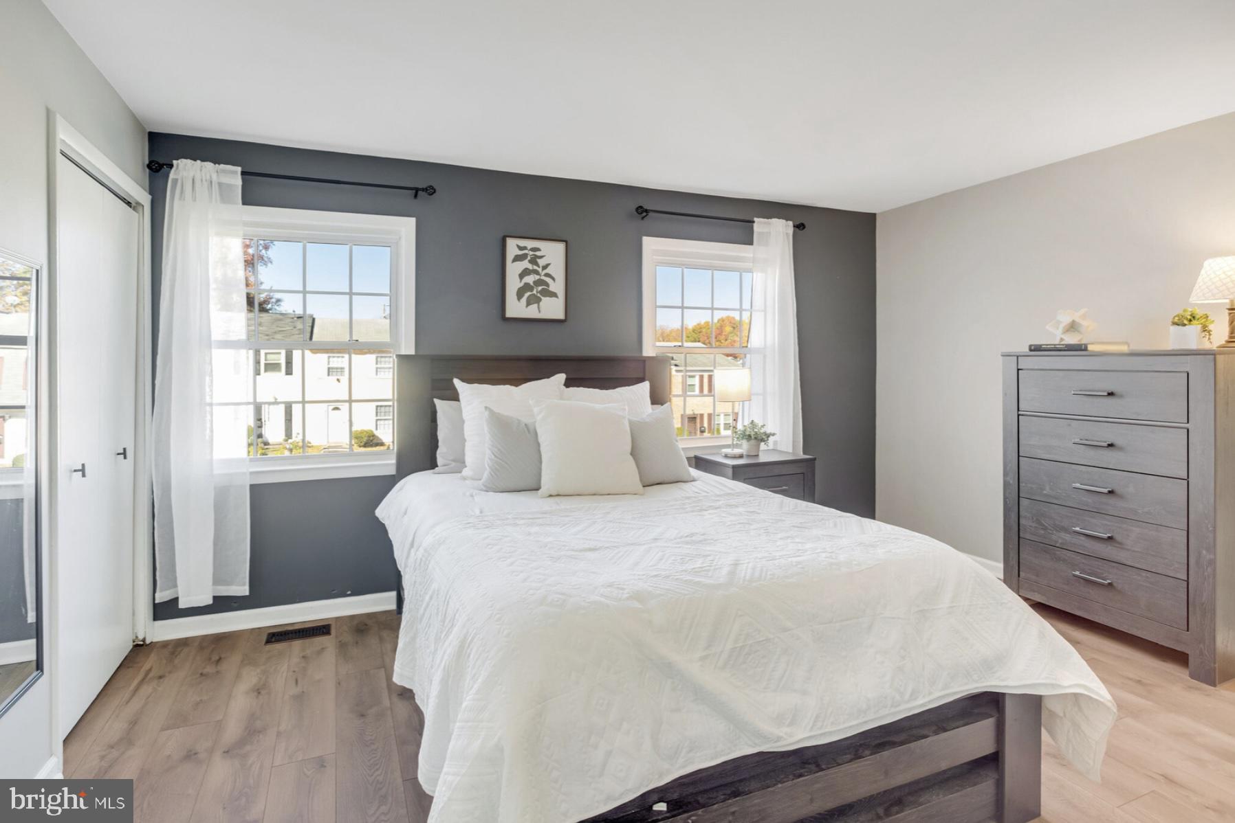 VILLAGE GATE - Residential