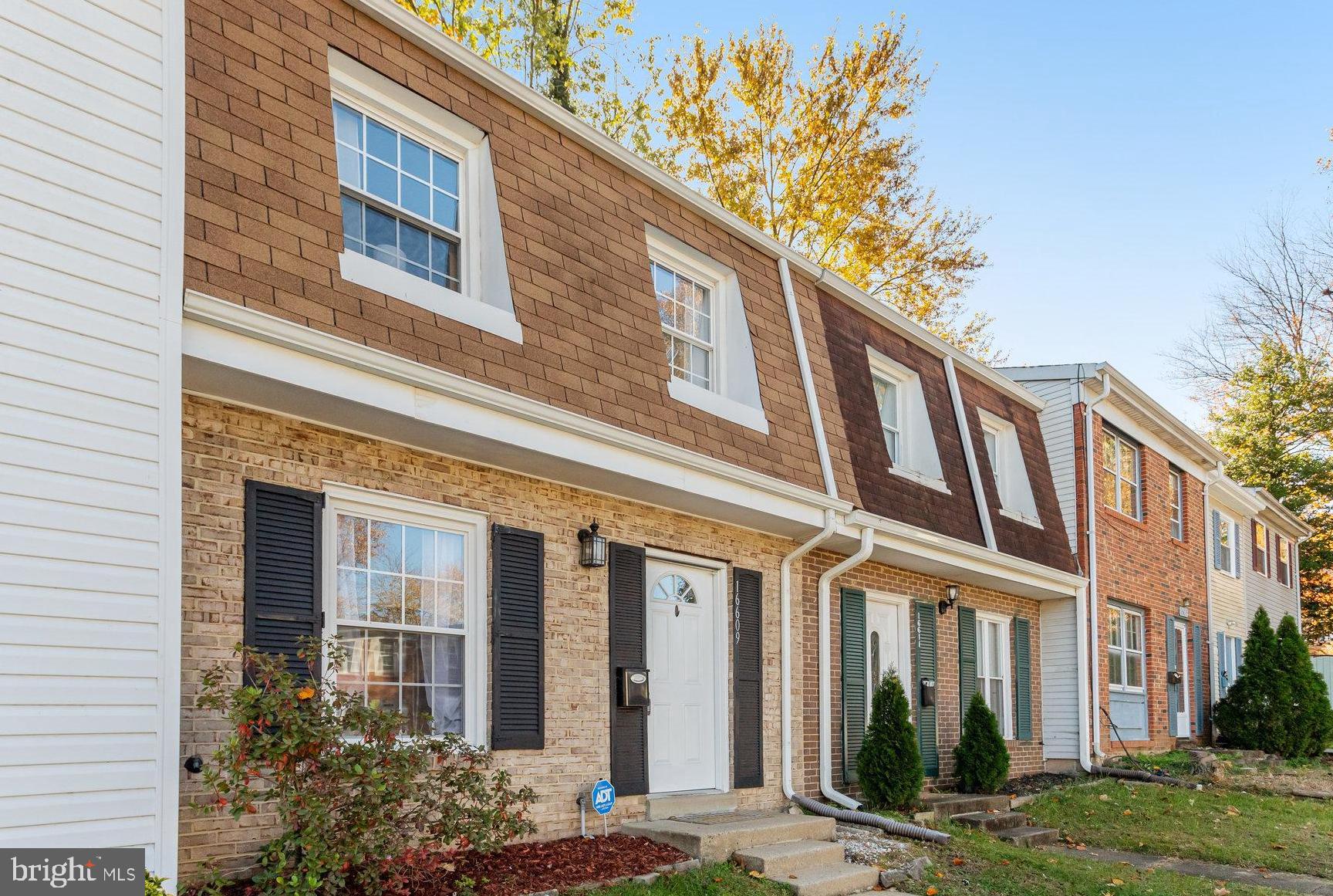 VILLAGE GATE - Residential