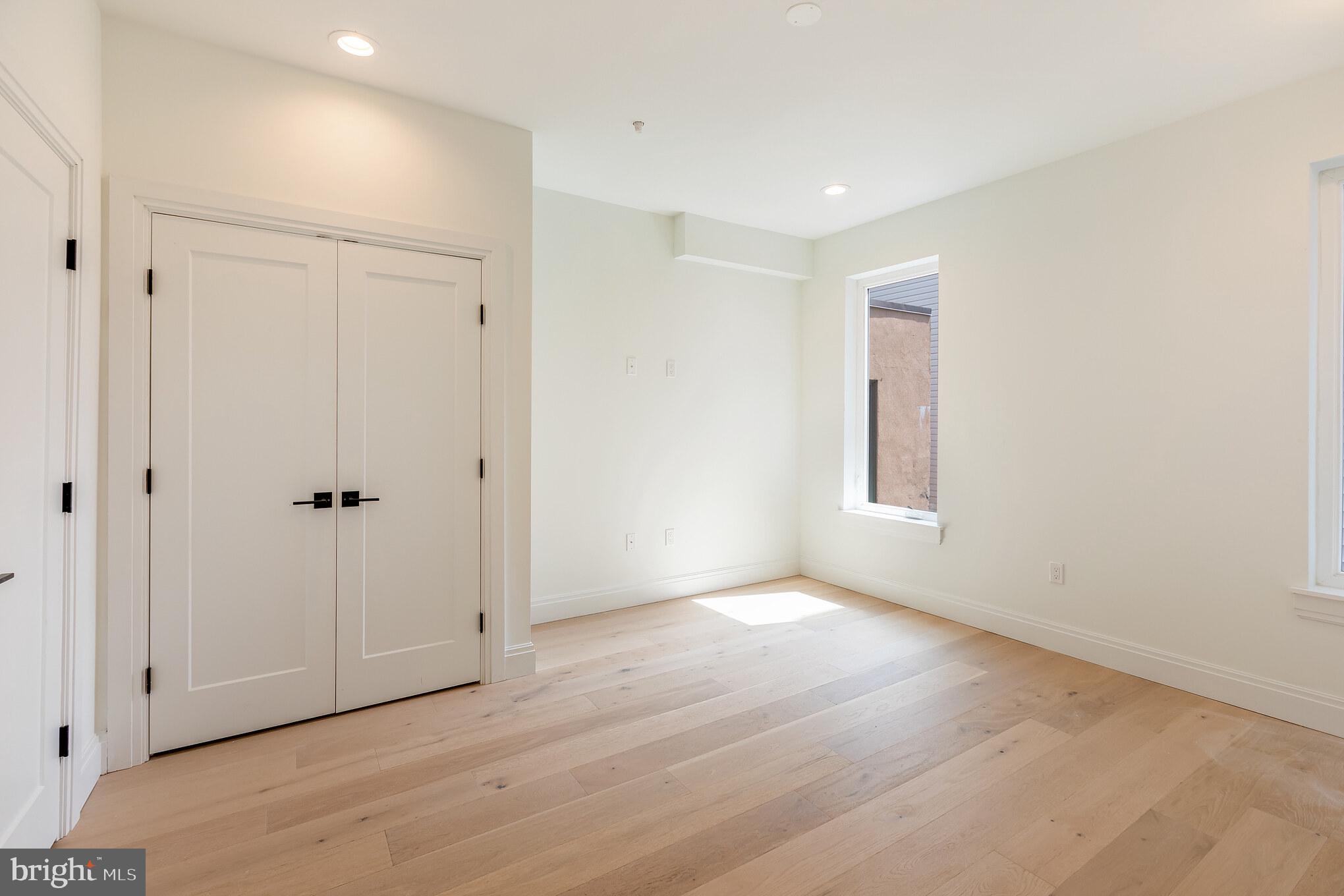 OLDE KENSINGTON - Residential Lease