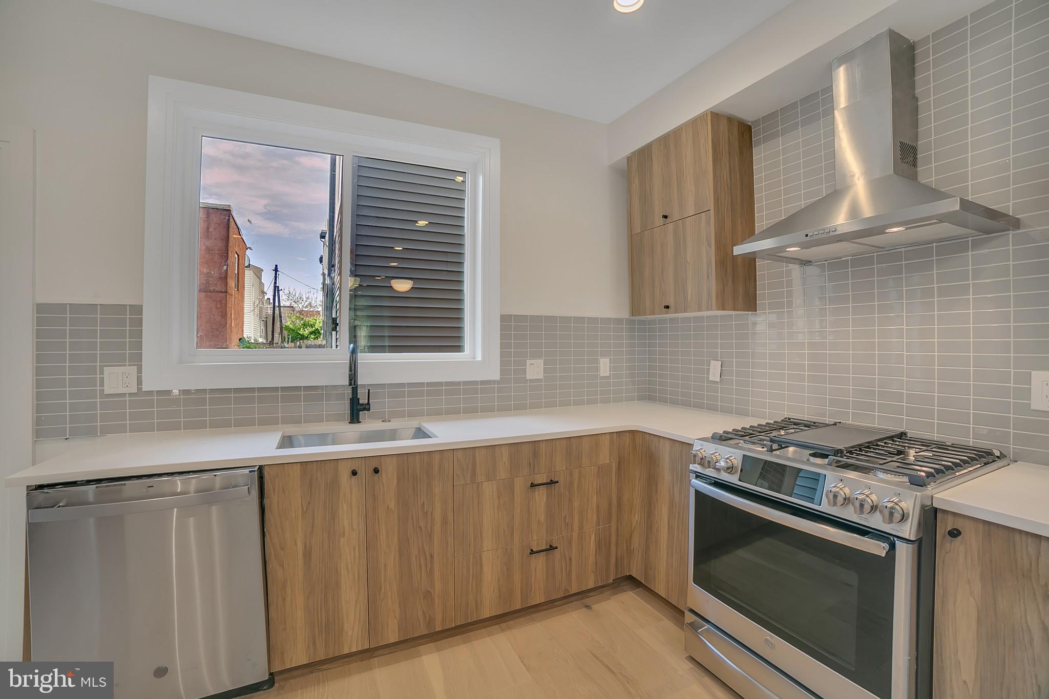 OLDE KENSINGTON - Residential Lease