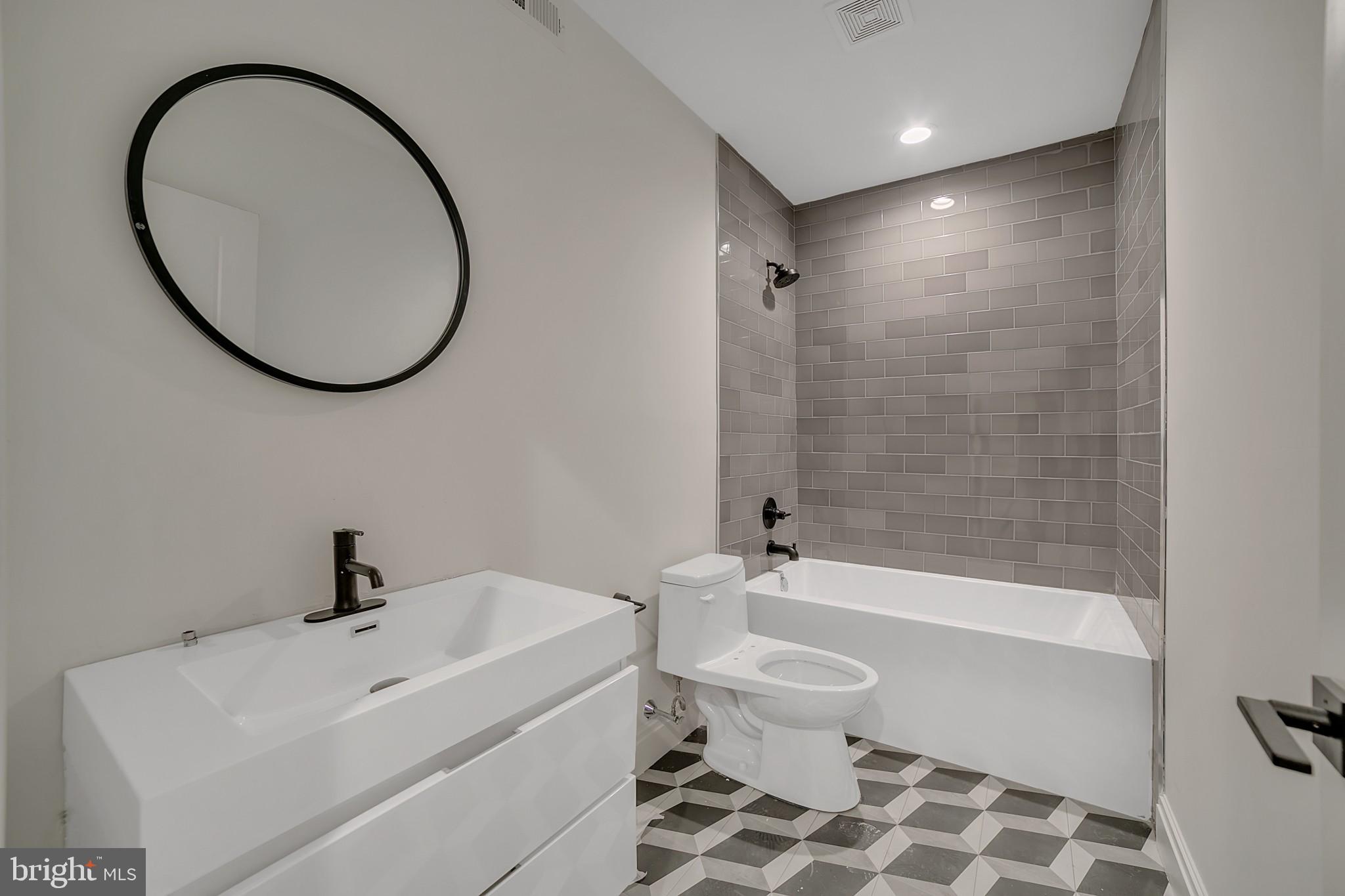 OLDE KENSINGTON - Residential Lease
