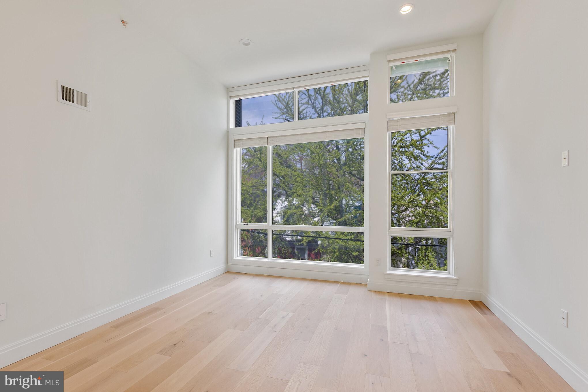 OLDE KENSINGTON - Residential Lease