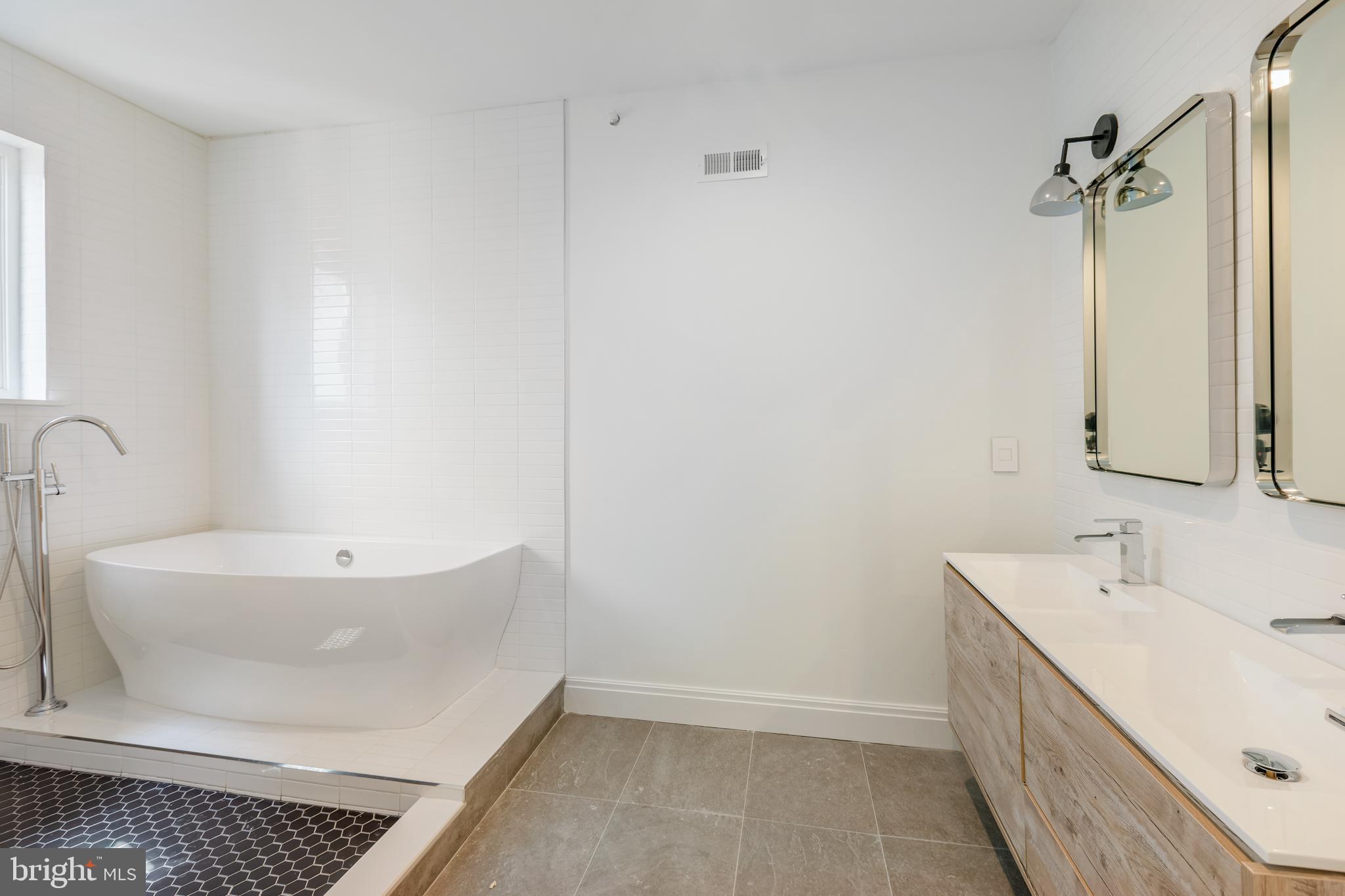 OLDE KENSINGTON - Residential Lease