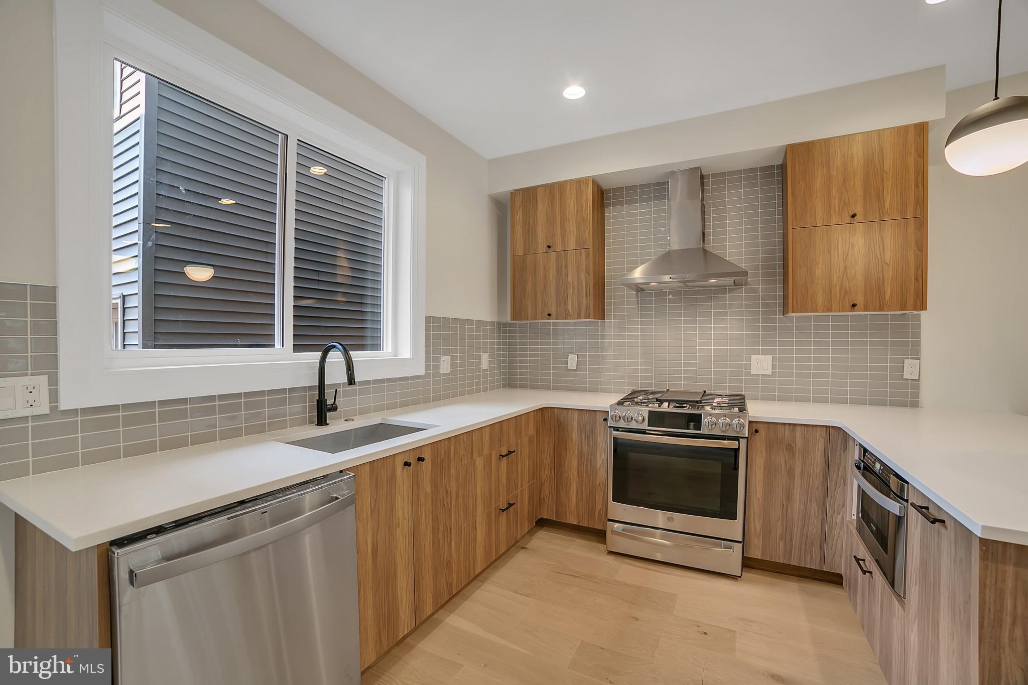 OLDE KENSINGTON - Residential Lease