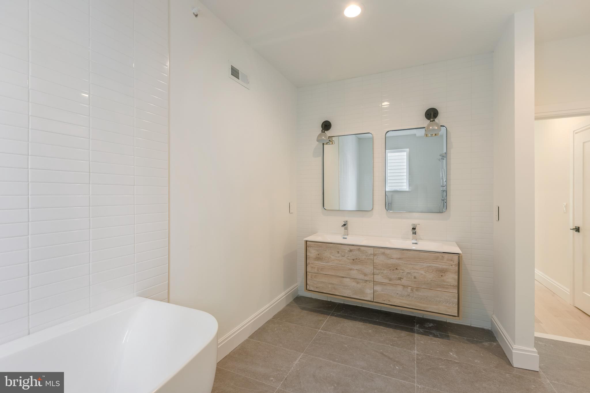 OLDE KENSINGTON - Residential Lease
