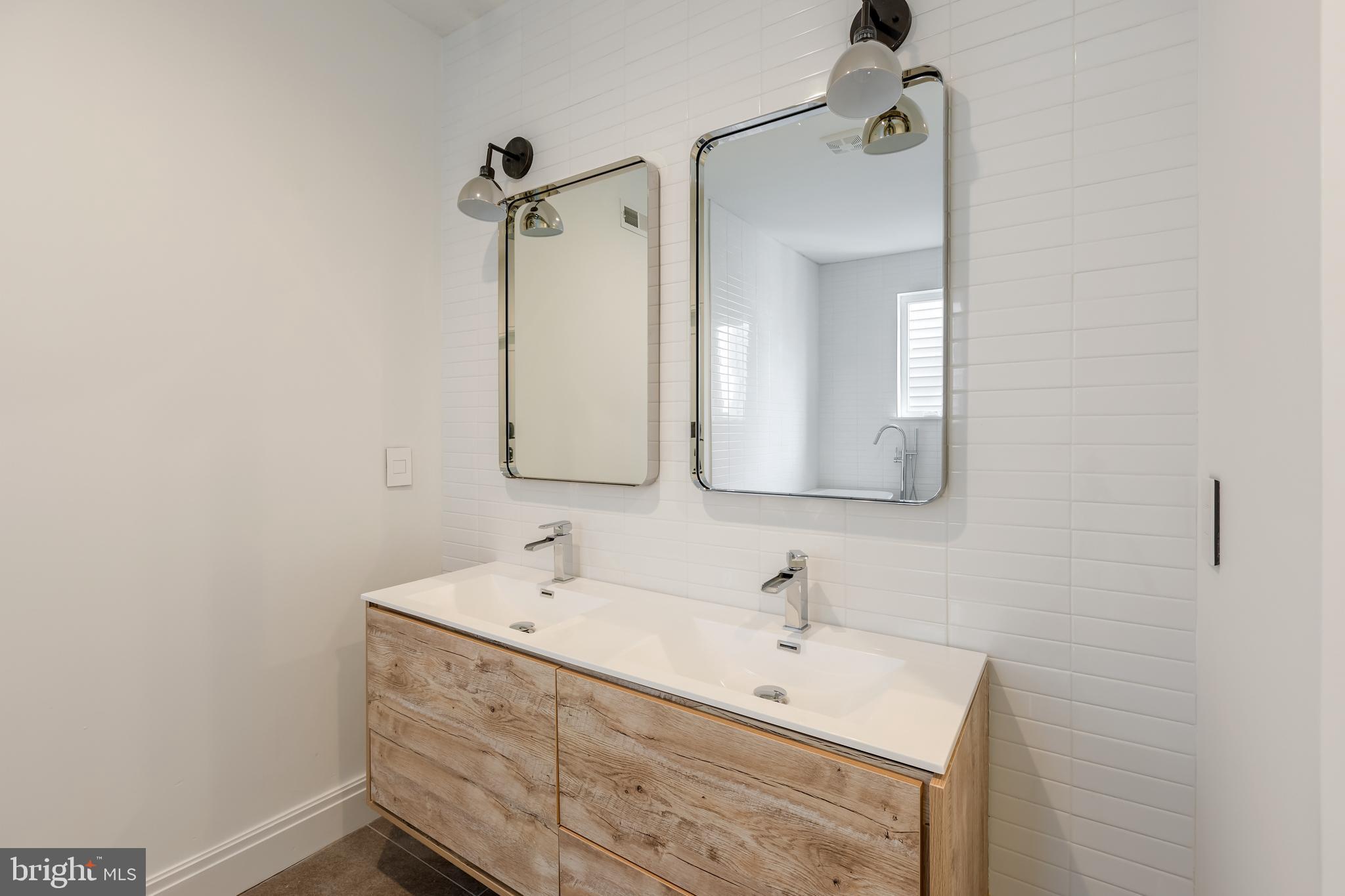 OLDE KENSINGTON - Residential Lease