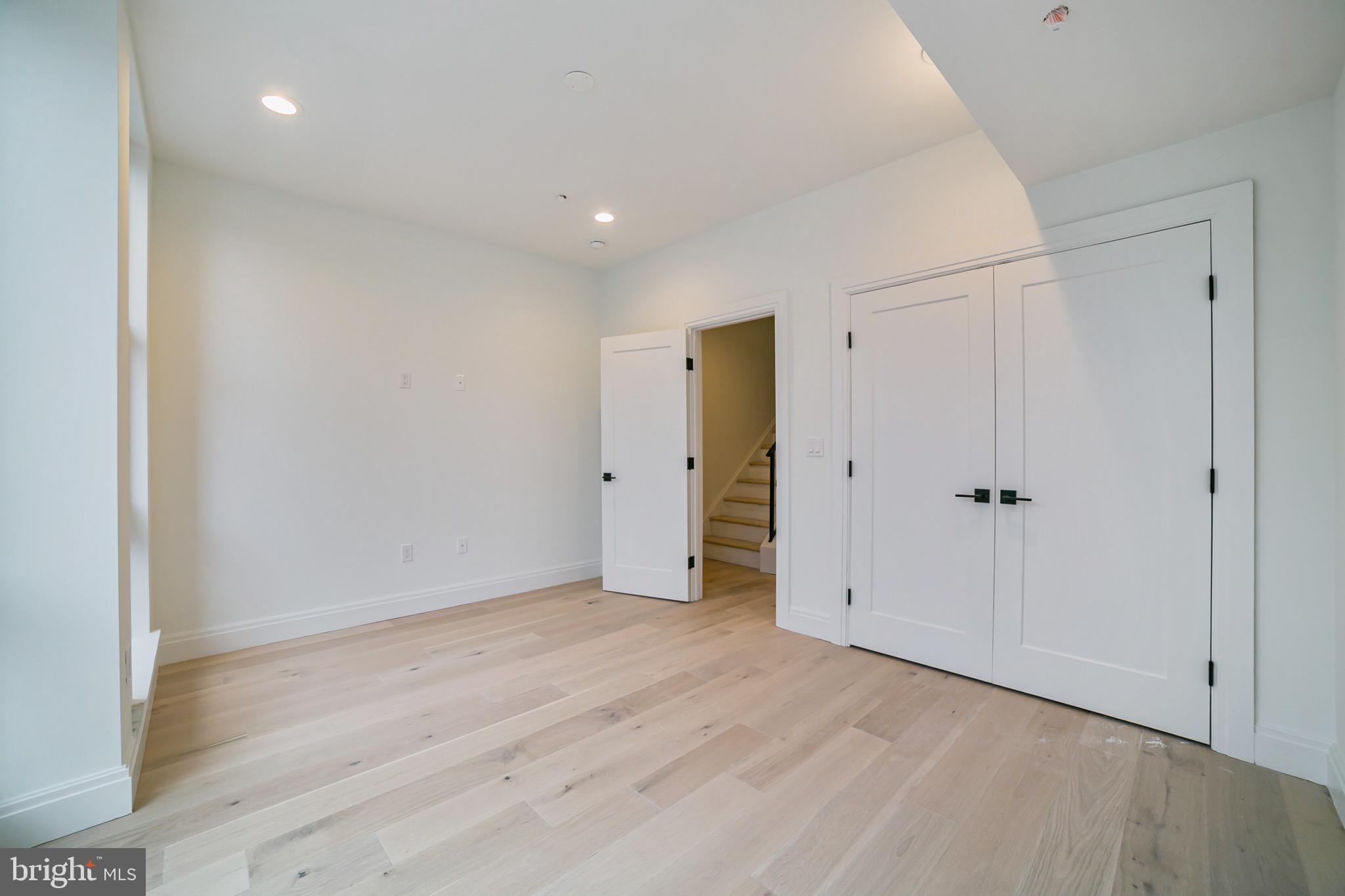 OLDE KENSINGTON - Residential Lease