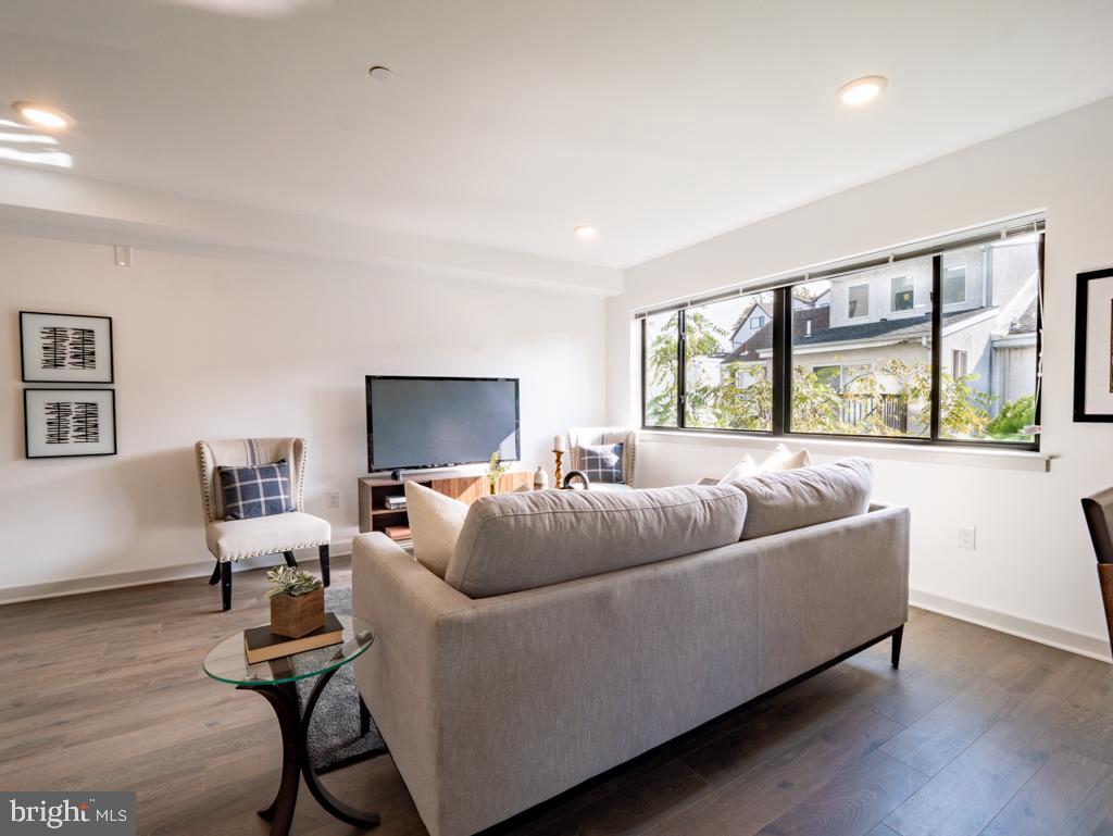 ROXBOROUGH - Residential Lease