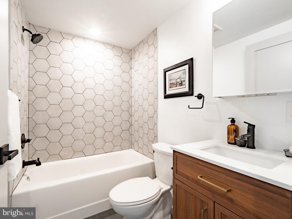 ROXBOROUGH - Residential Lease