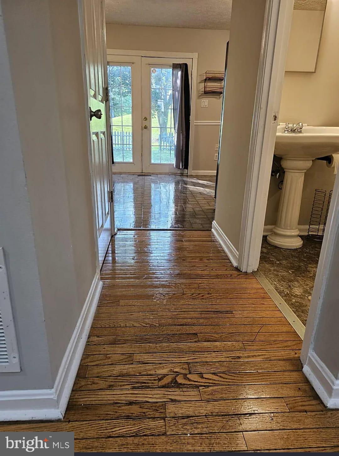 604 BURLINGTON COURT