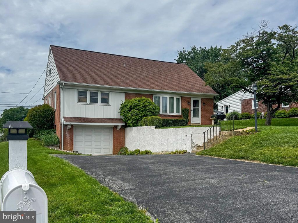 Photo of 48 Highland Drive, LANCASTER, PA 17602 (MLS # PALA2088828)