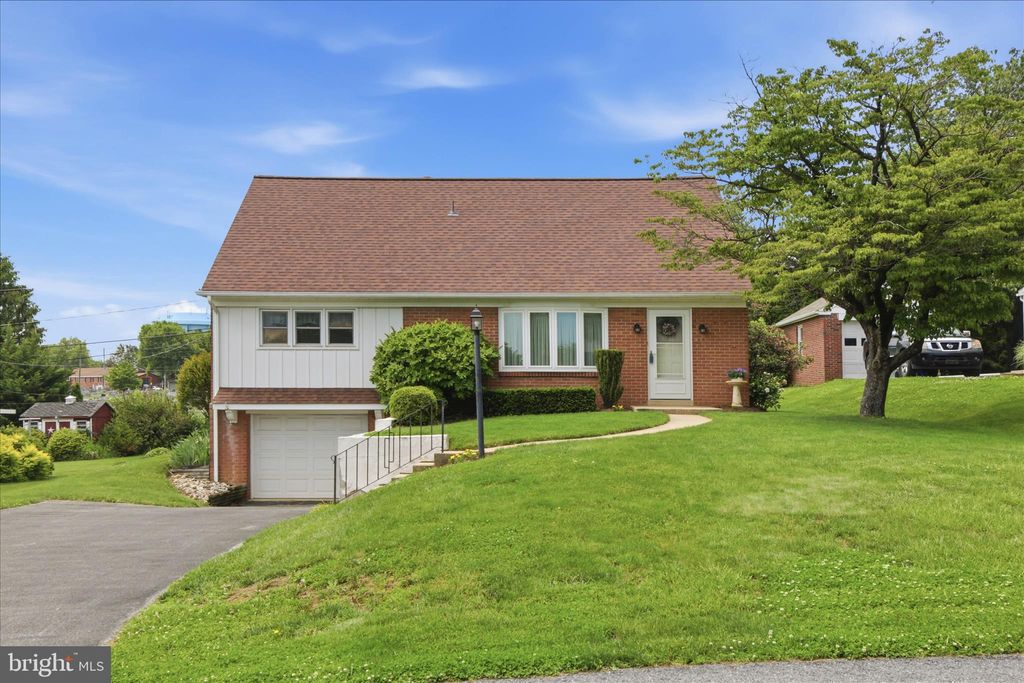 Photo of 48 Highland Drive, LANCASTER, PA 17602 (MLS # PALA2088828)