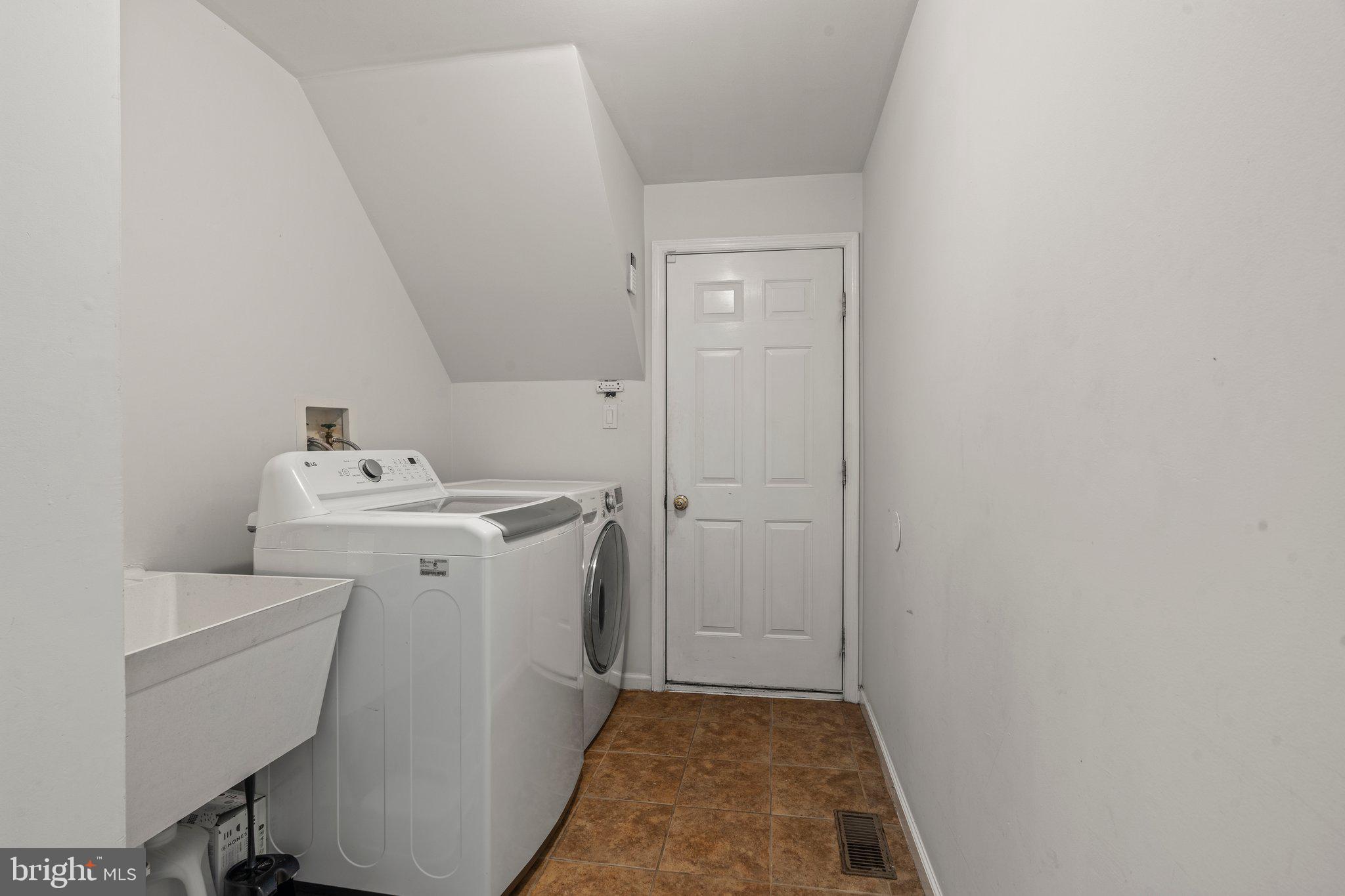 BRIDLE ESTATES - Residential