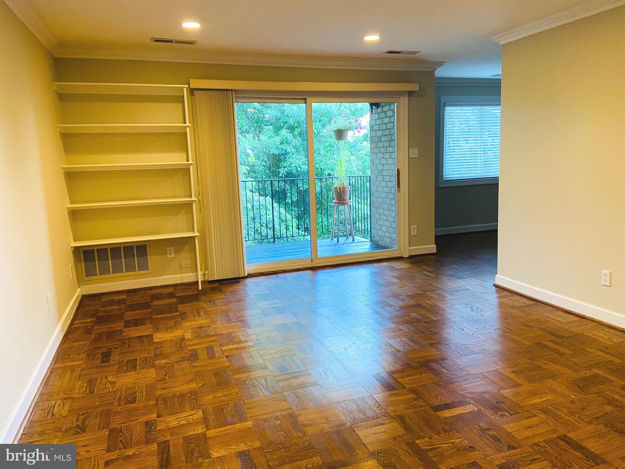 HERITAGE KNOLL - Residential