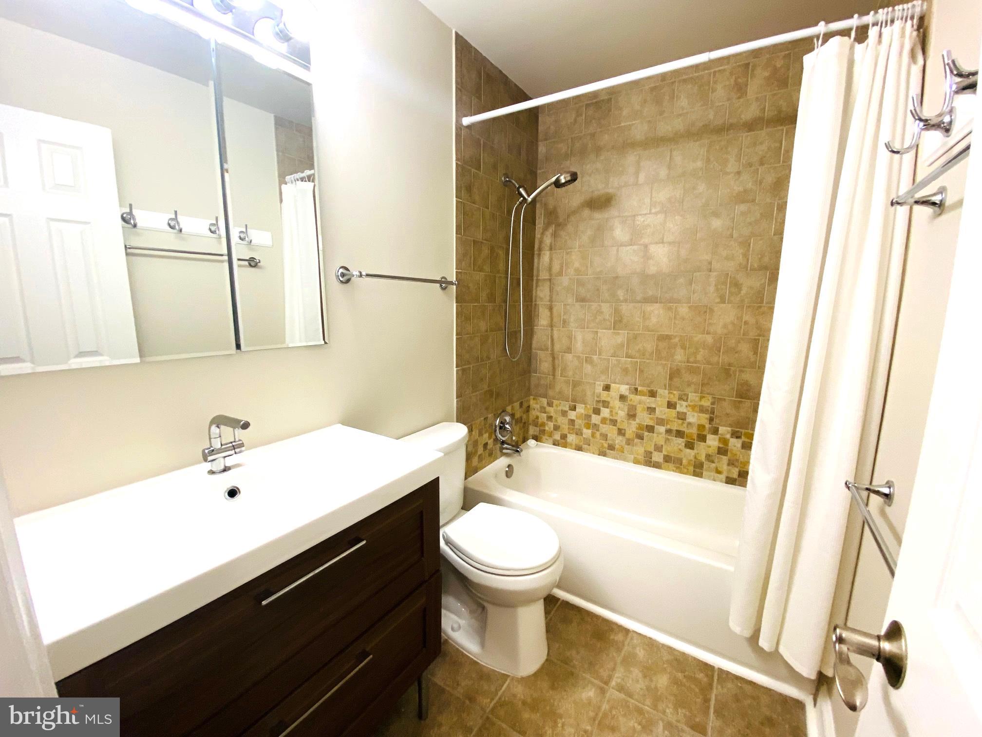 HERITAGE KNOLL - Residential