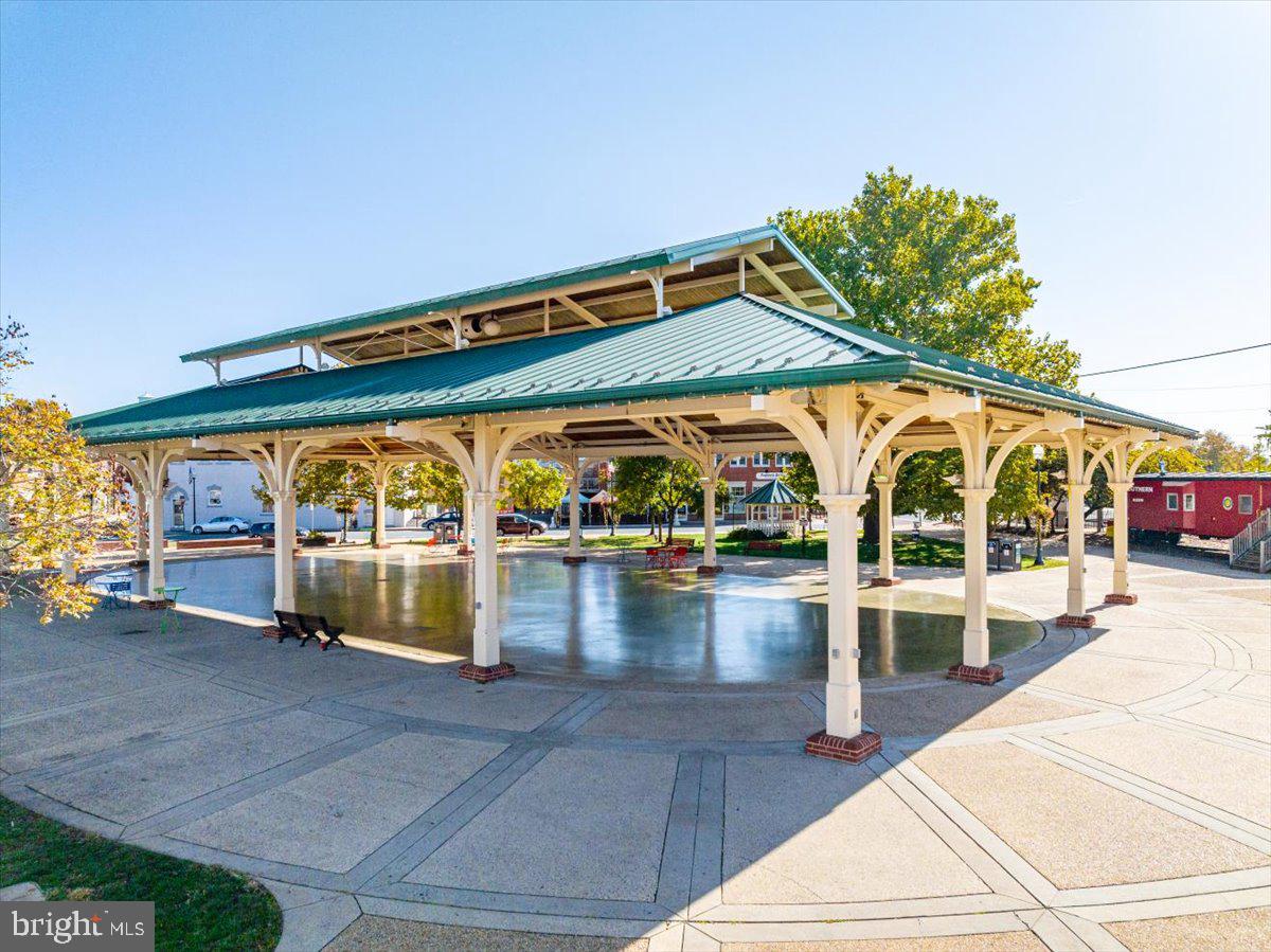 COLES RUN/PARKWAY WEST - Residential