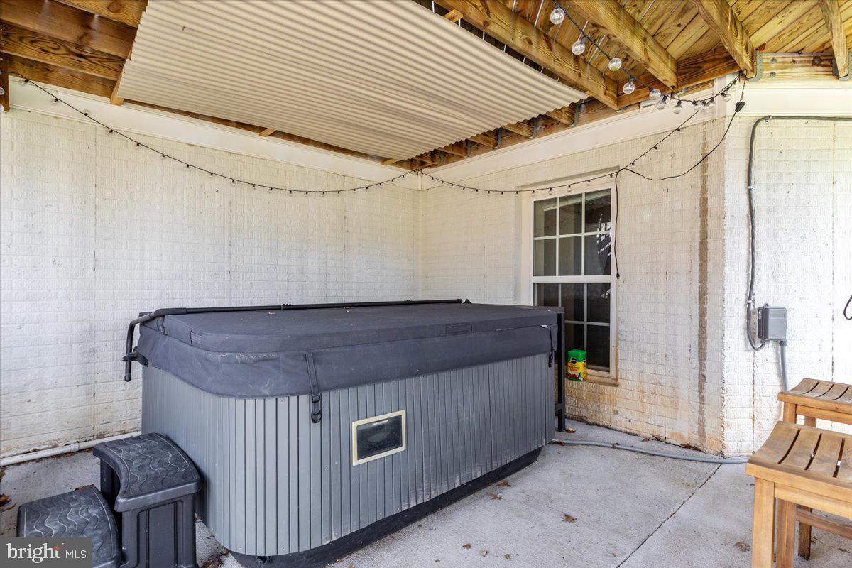 COLES RUN/PARKWAY WEST - Residential