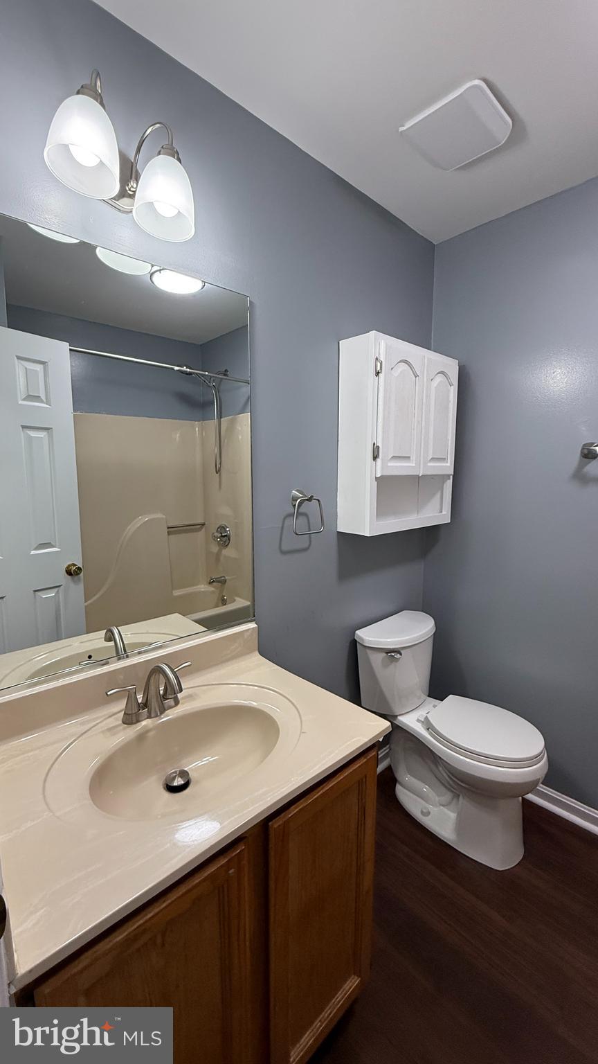 HOLLEYBROOKE - Residential Lease