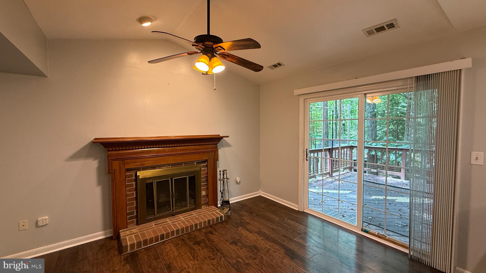 HOLLEYBROOKE - Residential Lease