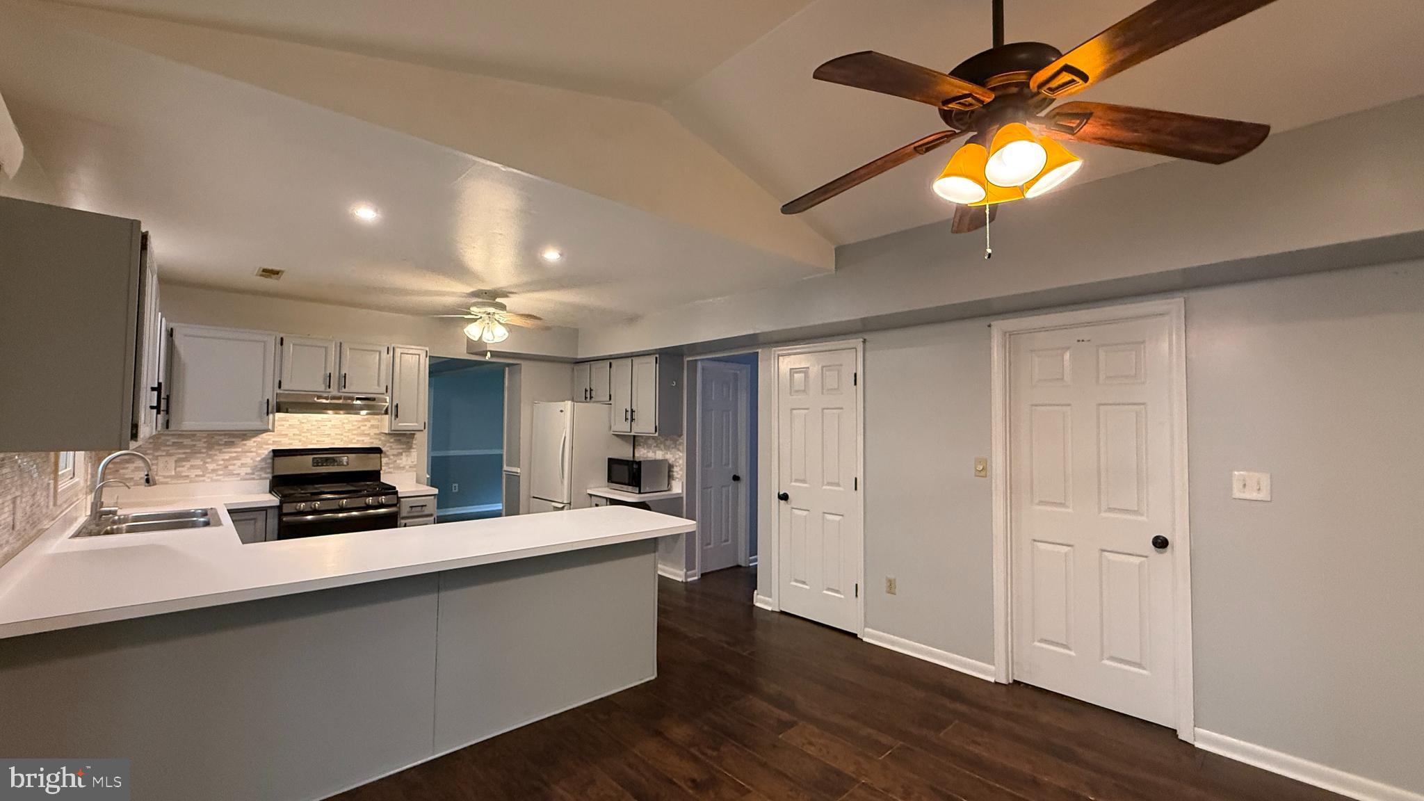 HOLLEYBROOKE - Residential Lease