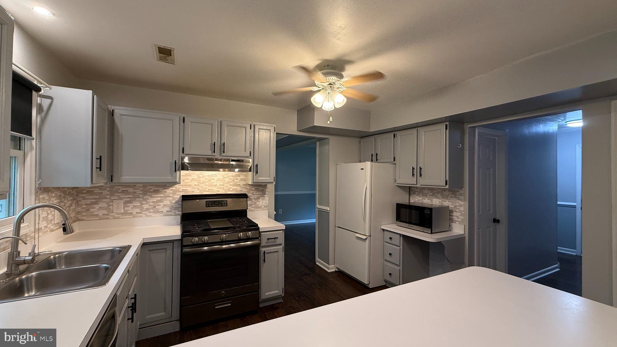 HOLLEYBROOKE - Residential Lease