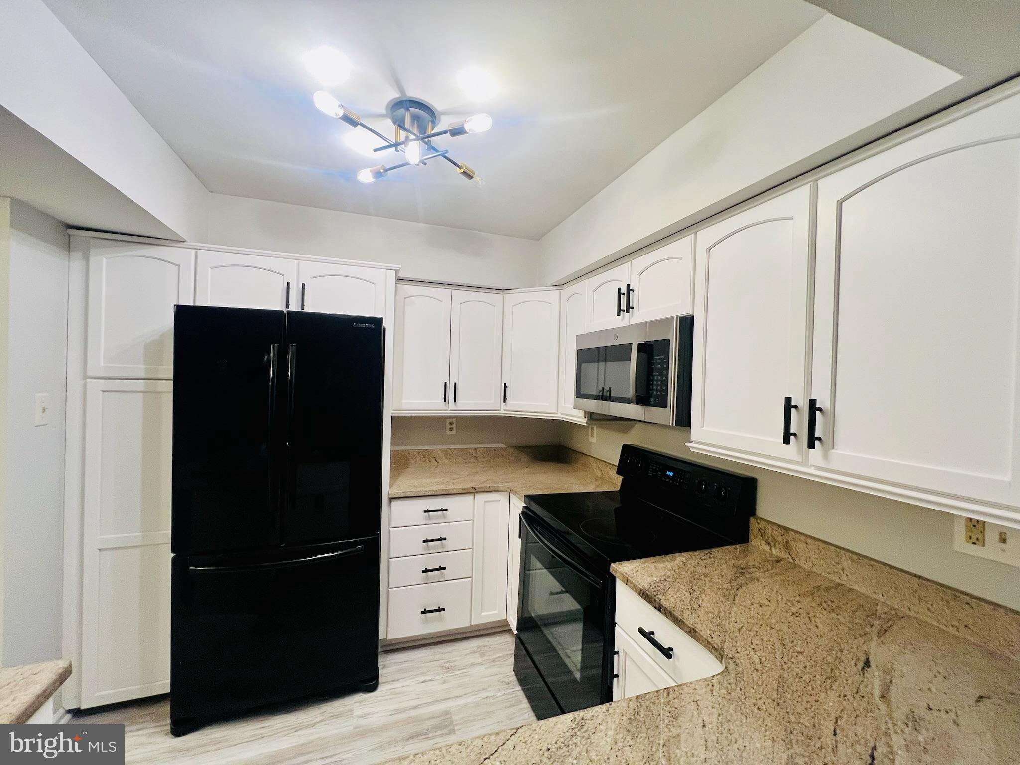 EAGLES RIDGE - Residential Lease