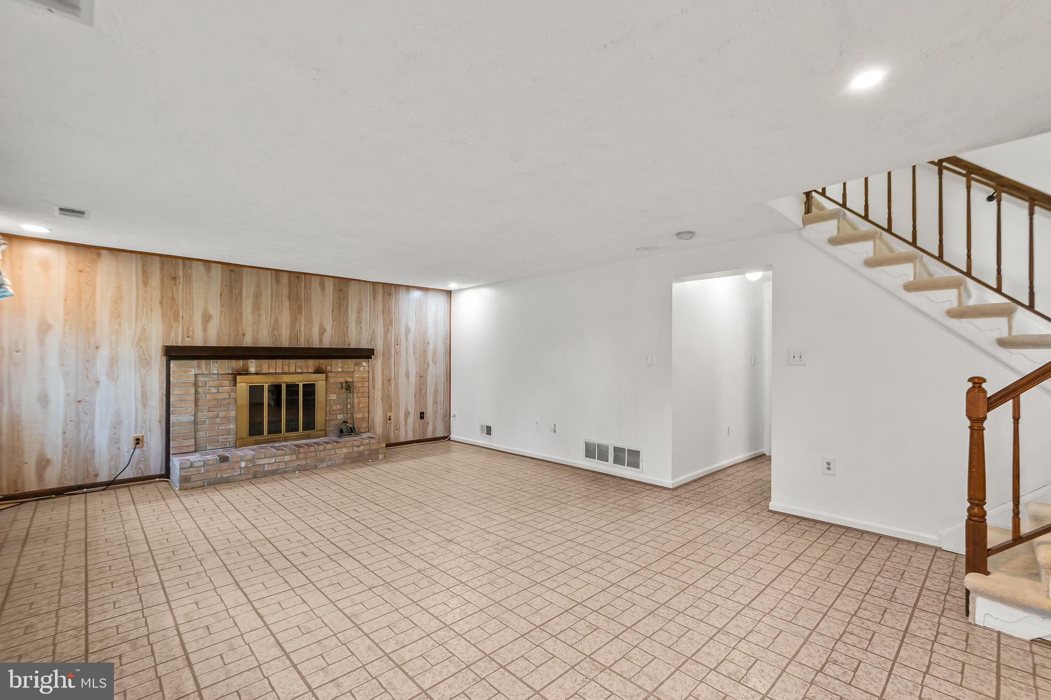 LAKEWOOD HILLS - Residential