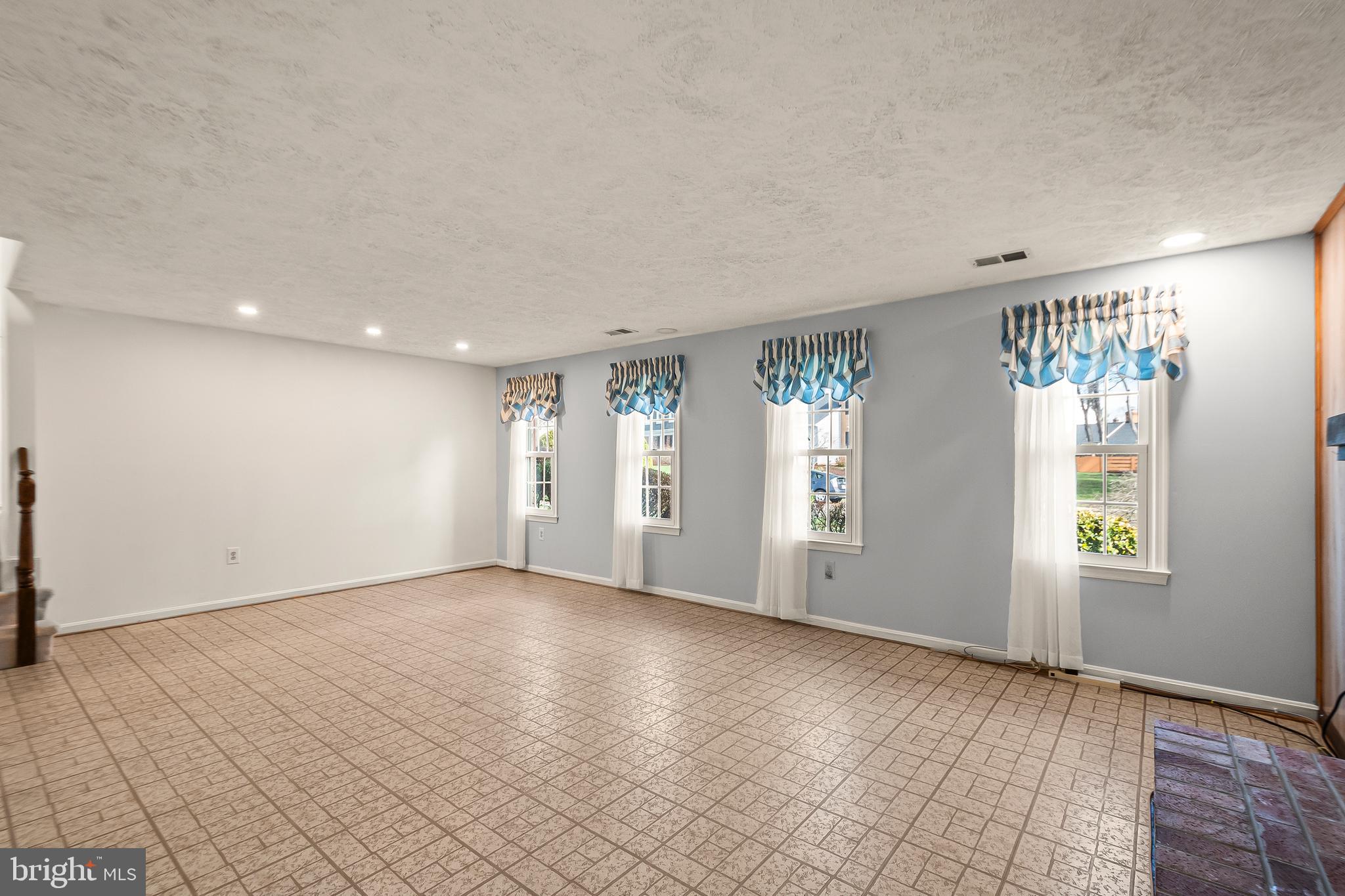 LAKEWOOD HILLS - Residential