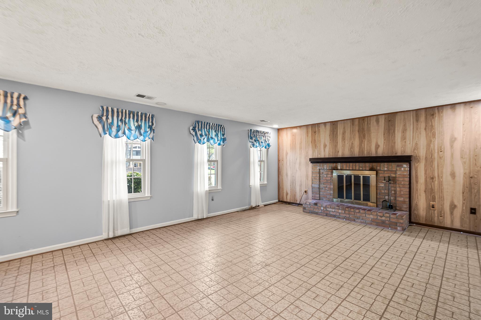 LAKEWOOD HILLS - Residential