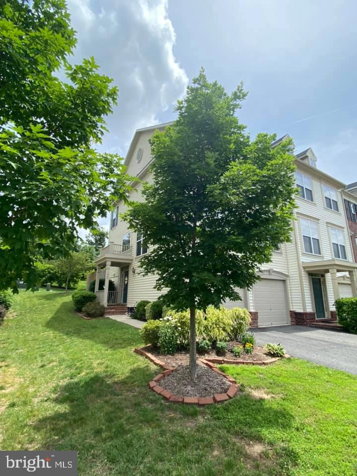 PEMBROOKE - Residential Lease