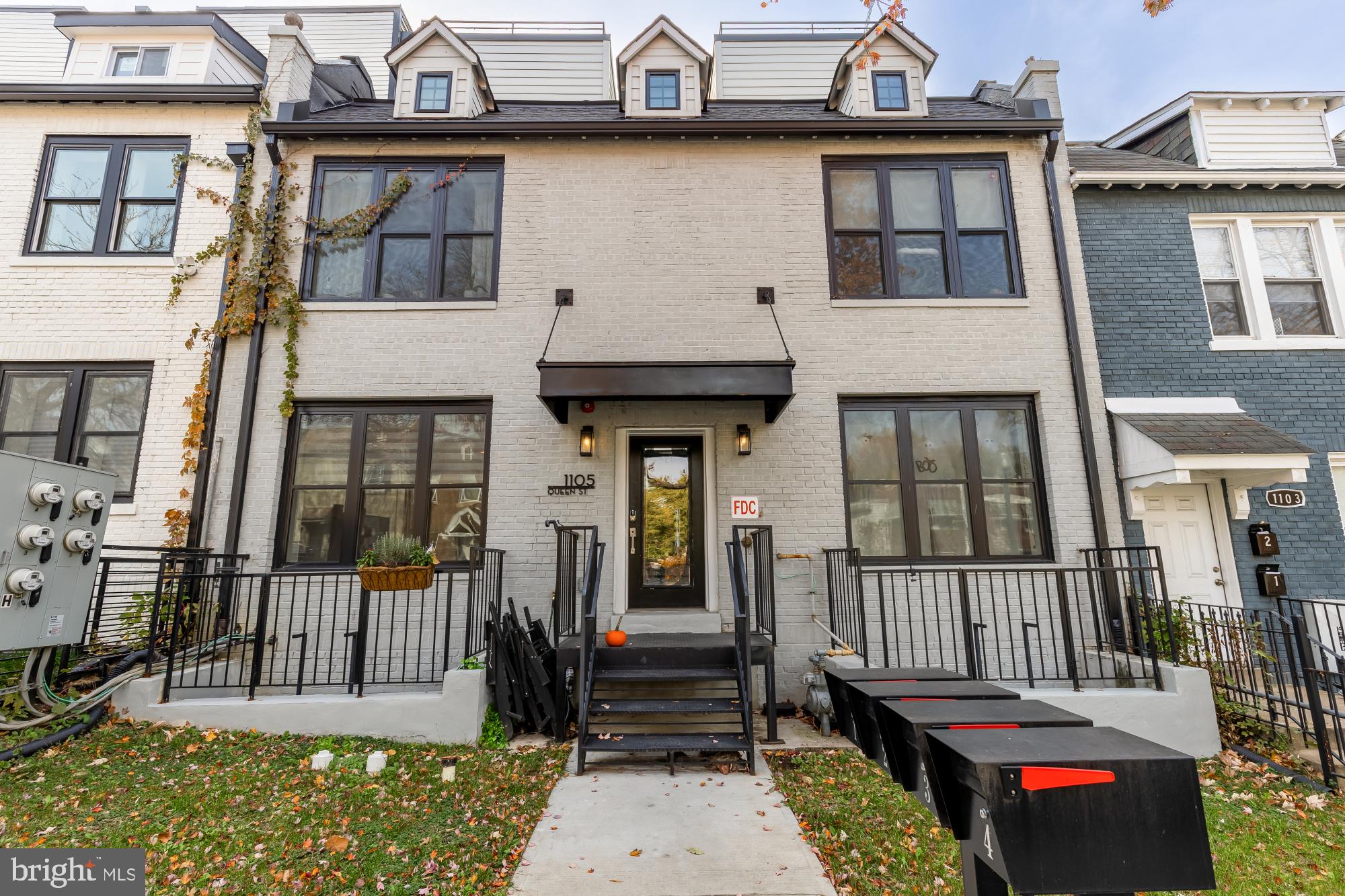 1105 QUEEN STREET NE 1