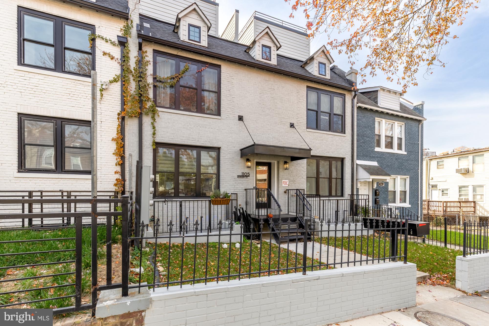 1105 QUEEN STREET NE 1